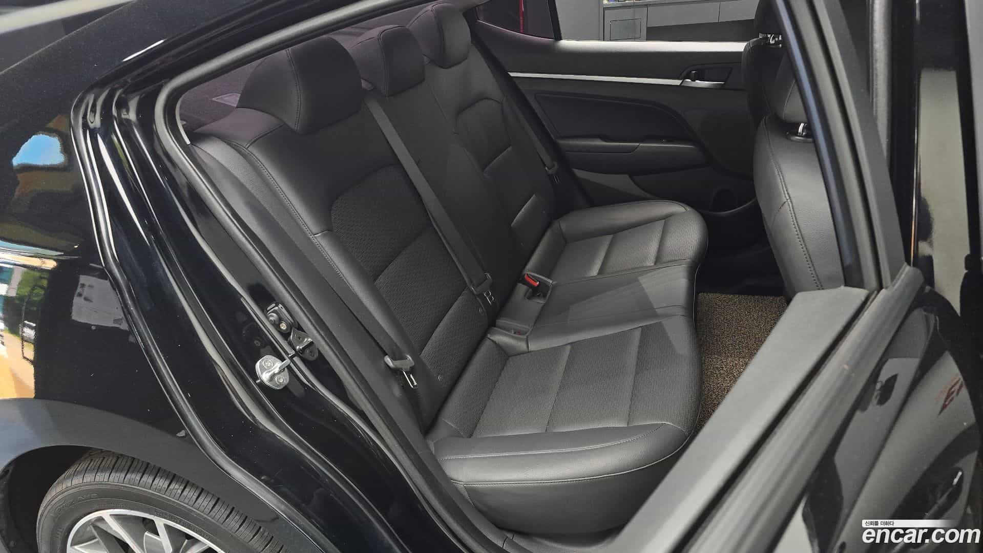 AVANTE Hyundai 2019.0-OPTION-015