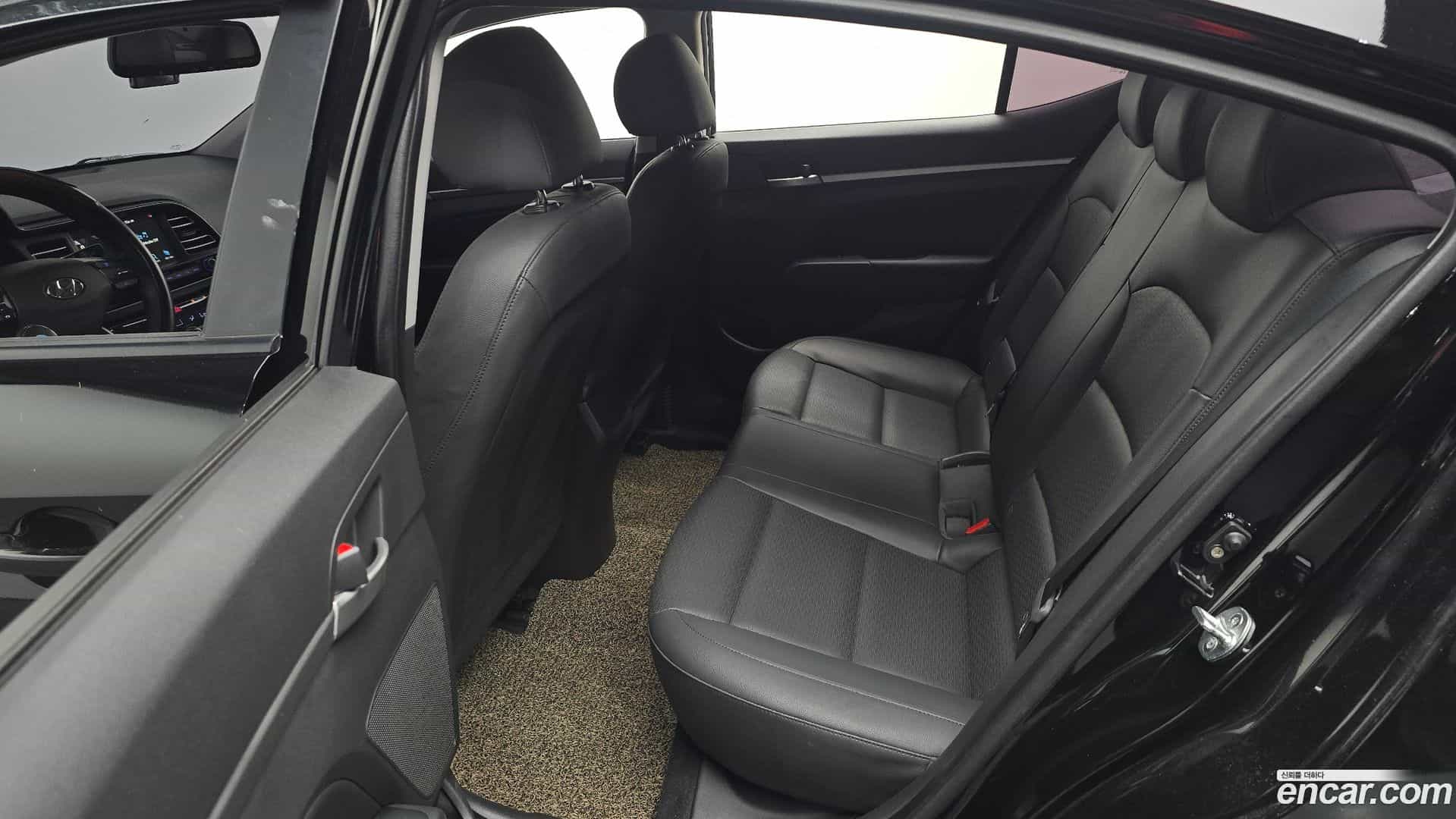 AVANTE Hyundai 2019.0-OPTION-016
