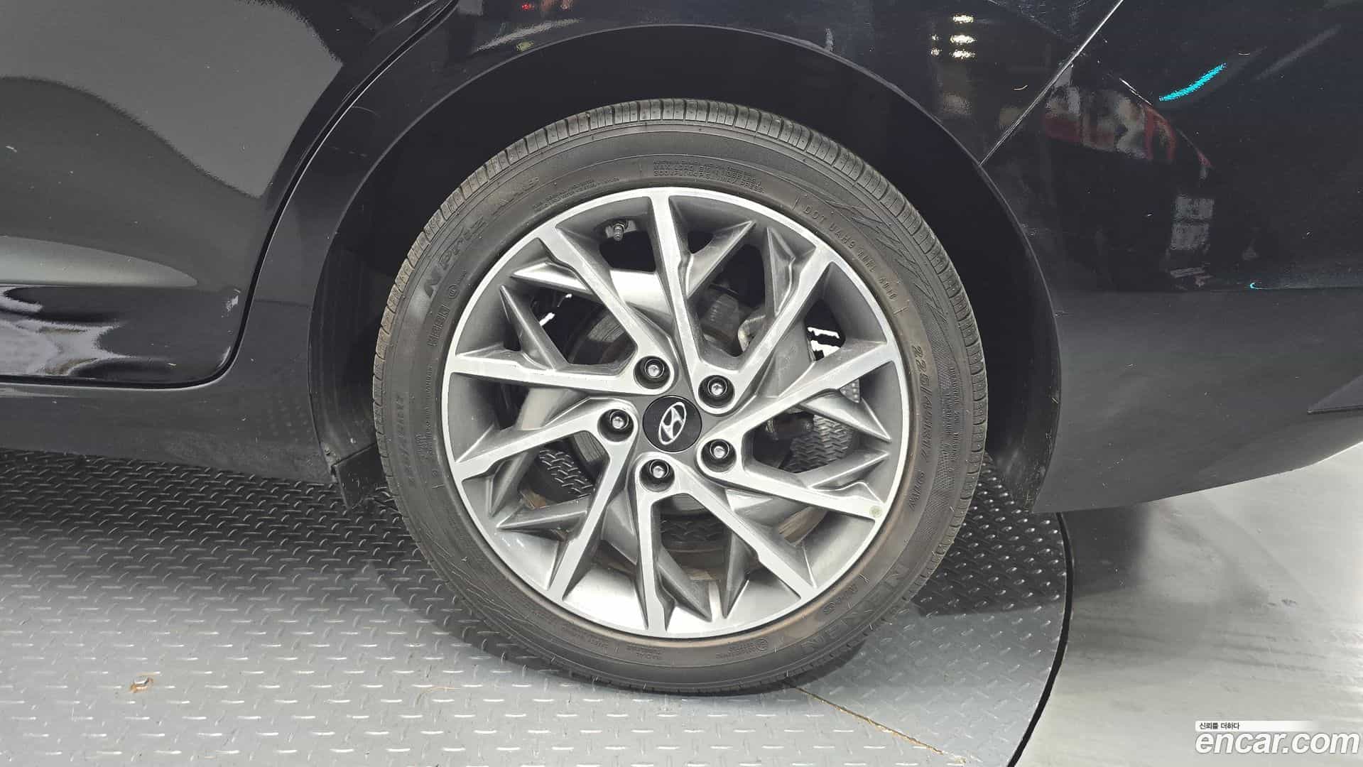 AVANTE Hyundai 2019.0-OUTER-031