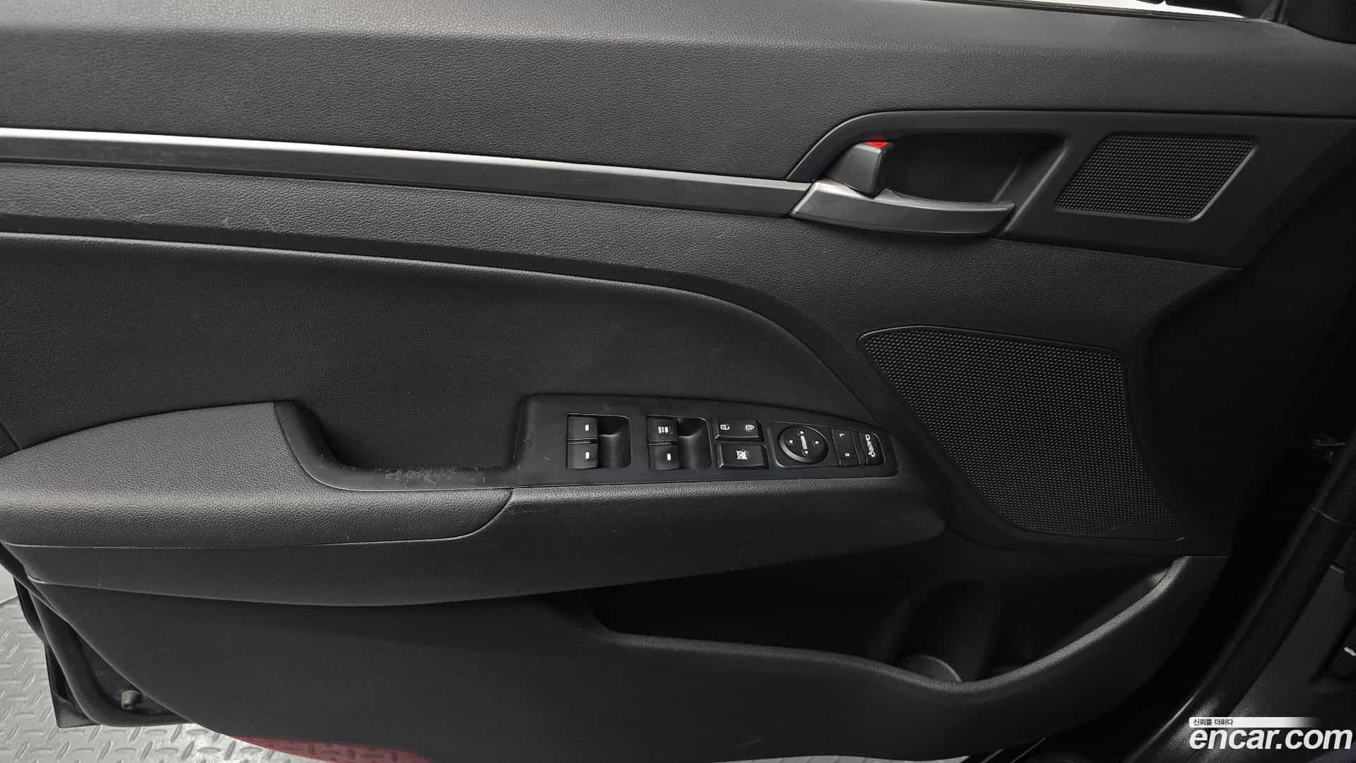 AVANTE Hyundai 2019.0-INNER-034