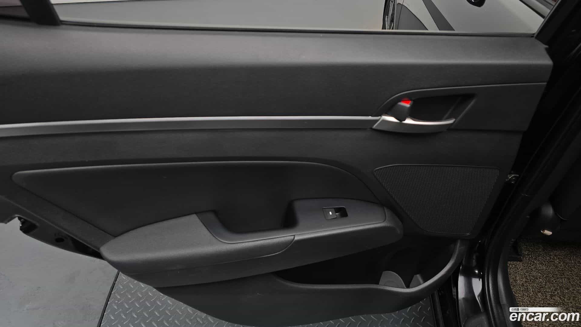 AVANTE Hyundai 2019.0-INNER-035