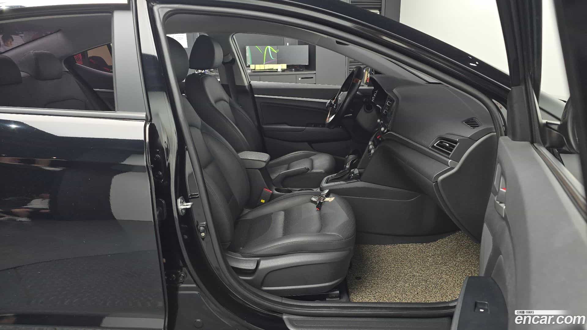 AVANTE Hyundai 2019.0-INNER-036