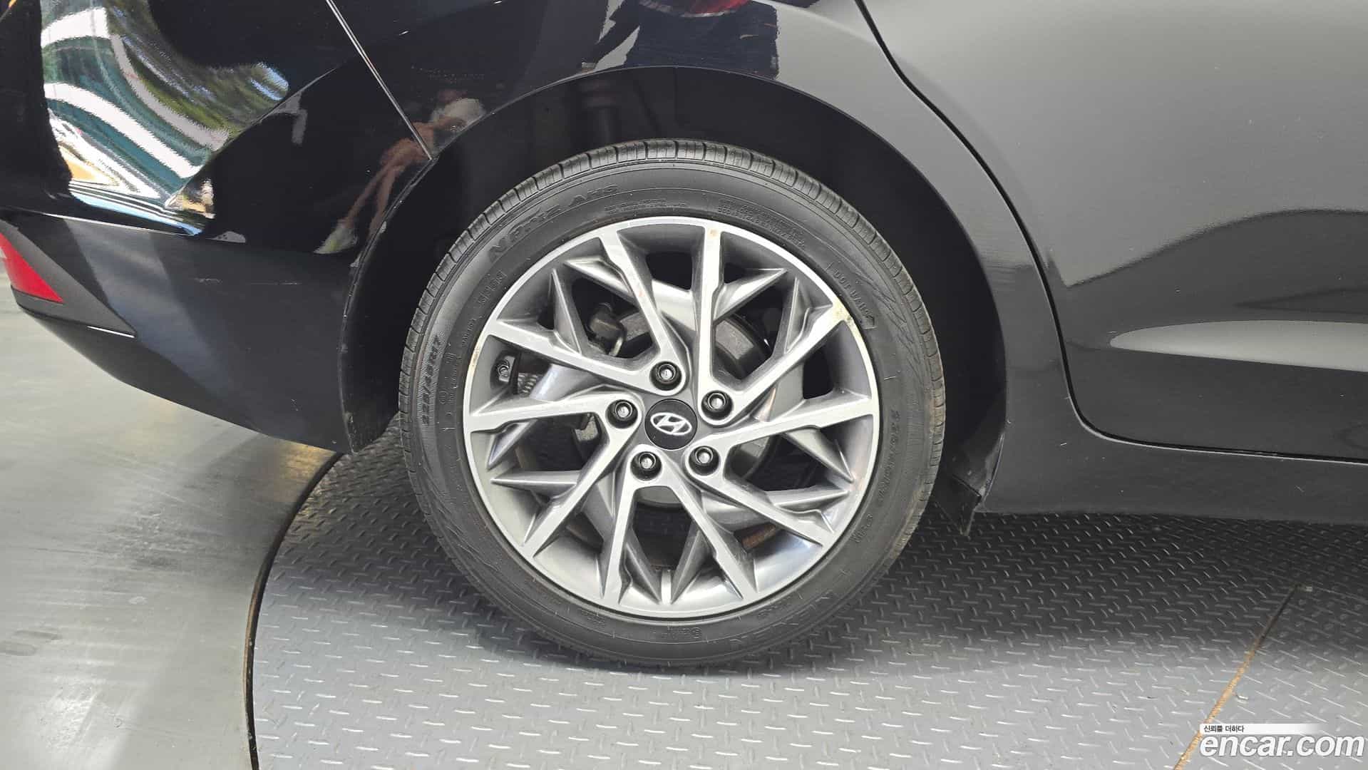AVANTE Hyundai 2019.0-OPTION-040