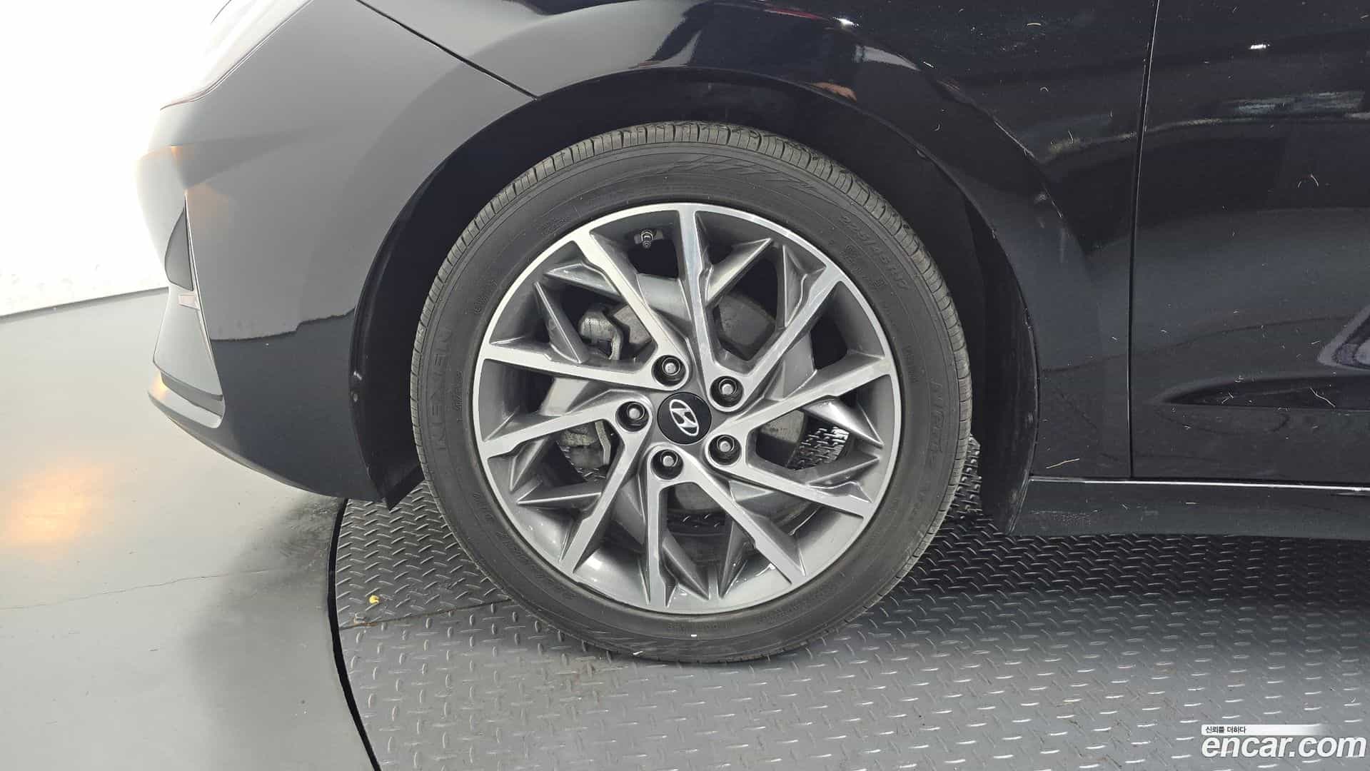 AVANTE Hyundai 2019.0-OPTION-041