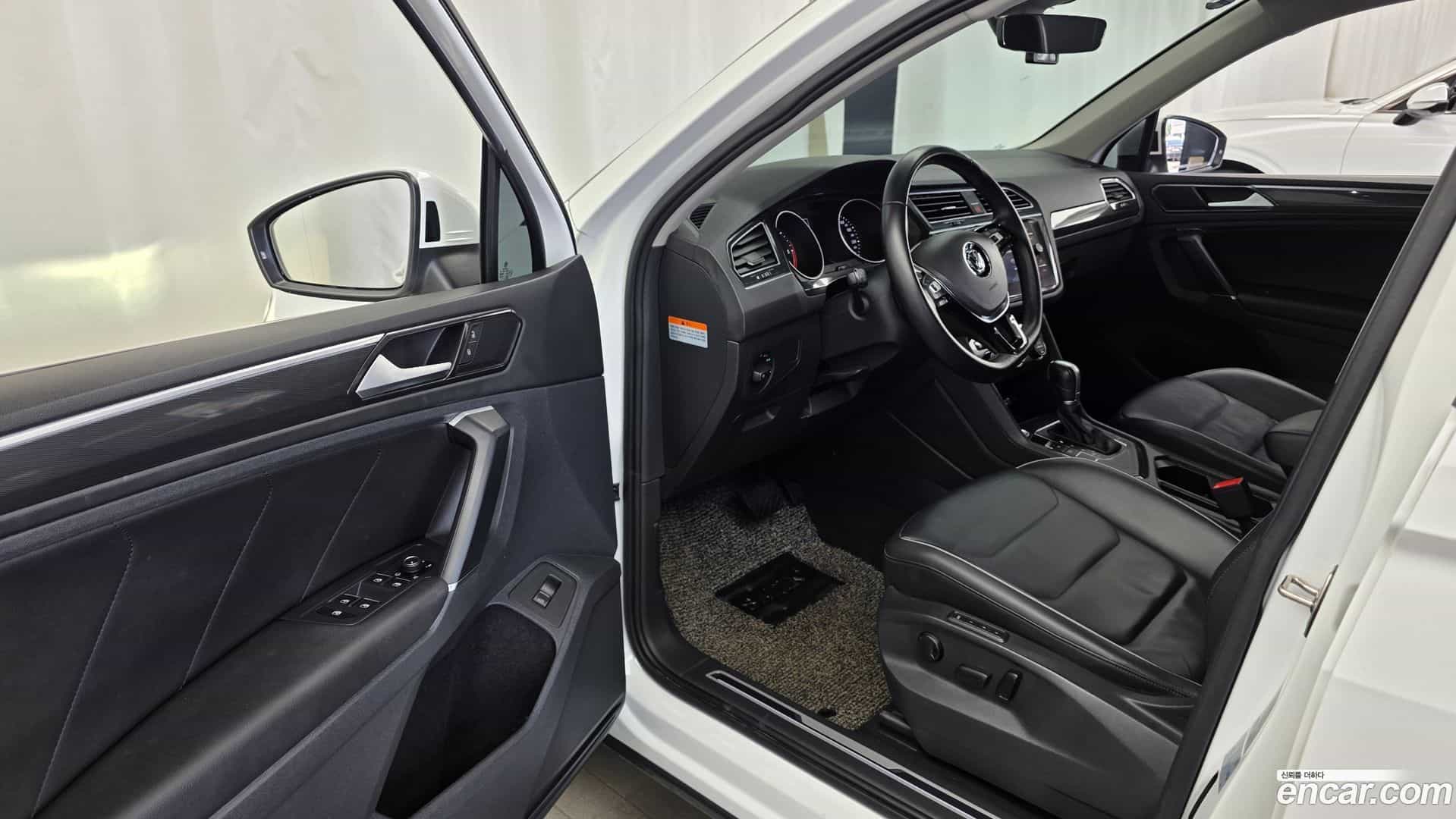 Tiguan Volkswagen 2018.5-INNER-010