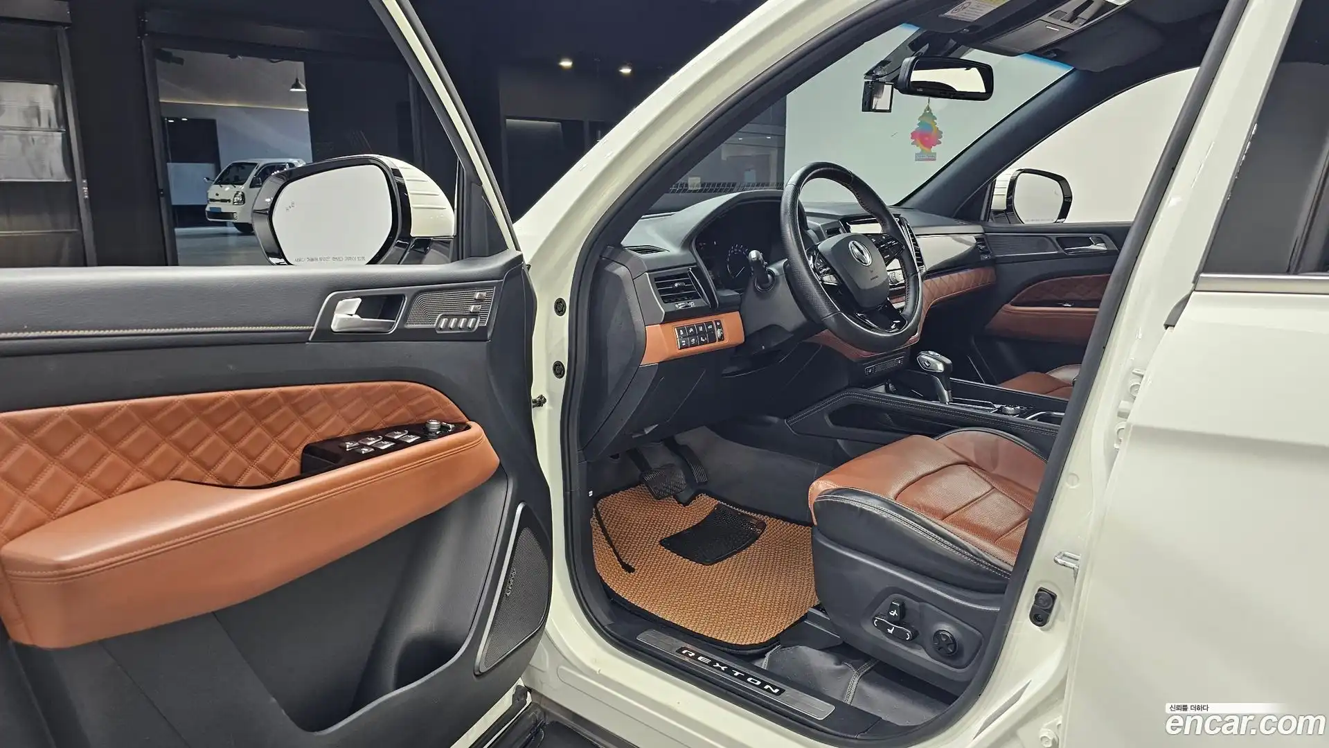 Rexton KG Mobility 2019.10-INNER-010