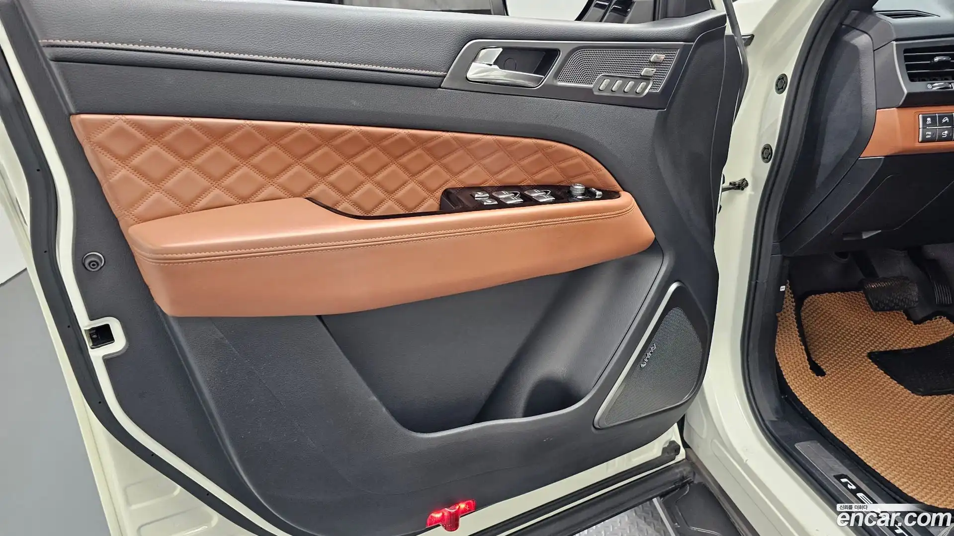 Rexton KG Mobility 2019.10-INNER-034