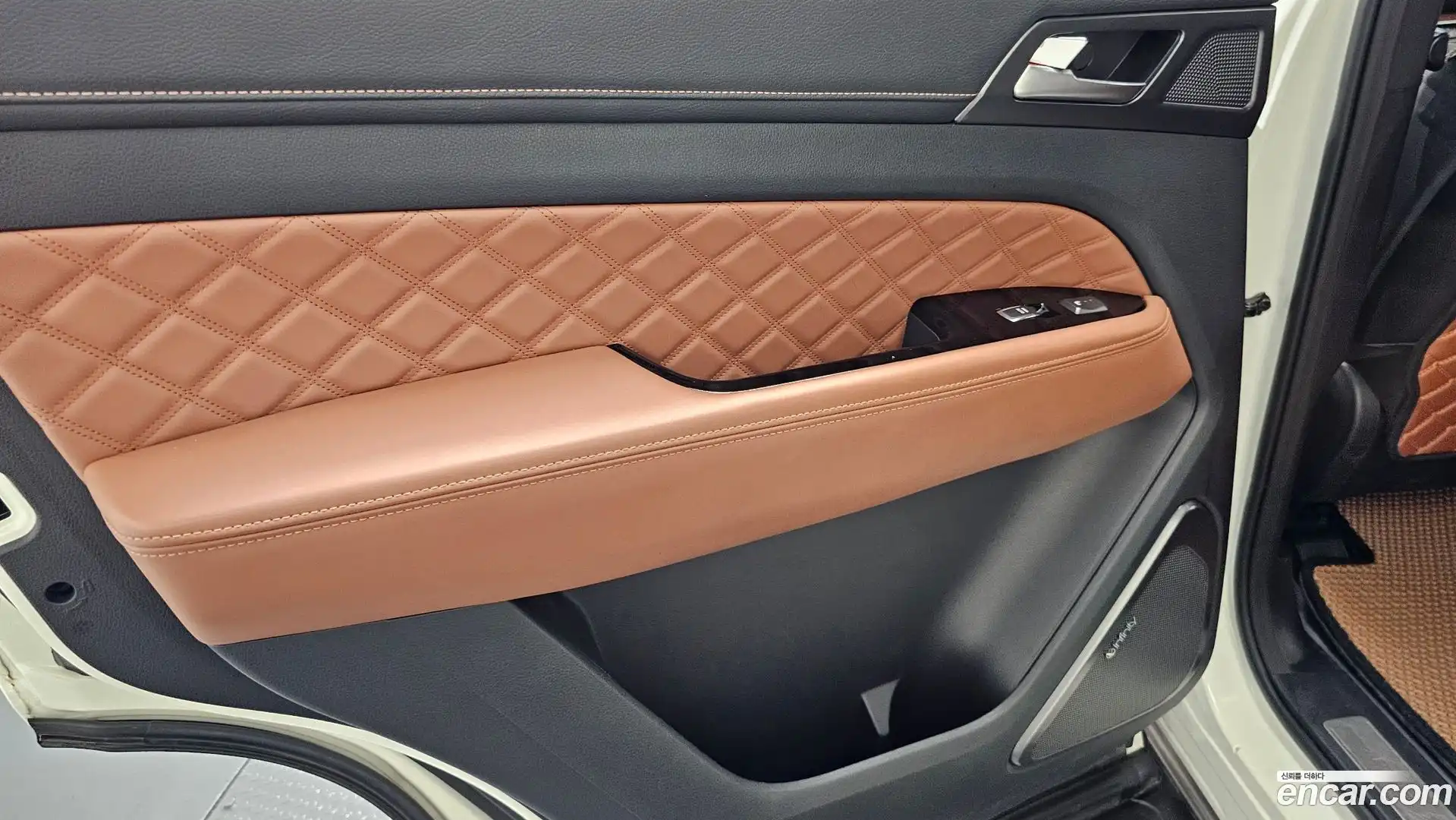 Rexton KG Mobility 2019.10-INNER-035
