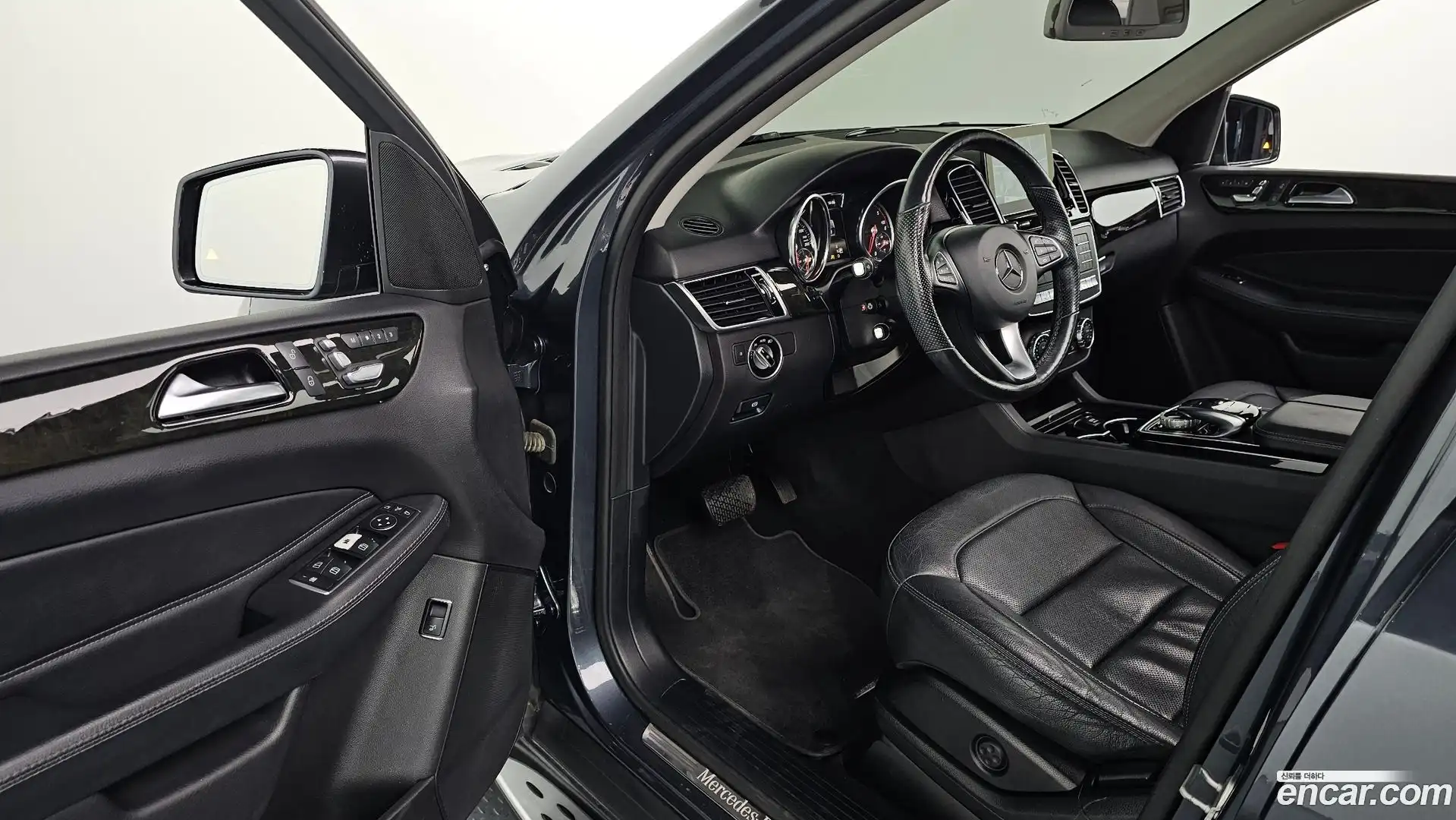GLE-Class Mercedes-Benz 2016.5-INNER-010