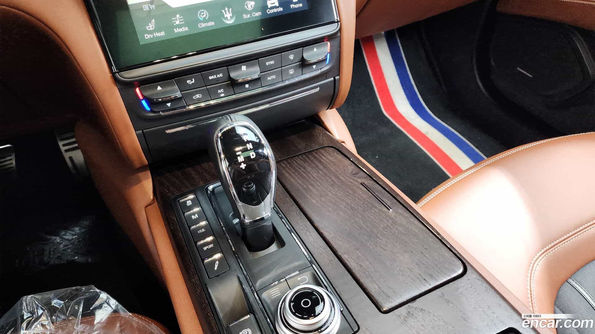 Quattroporte Maserati 2018.6-INNER-009