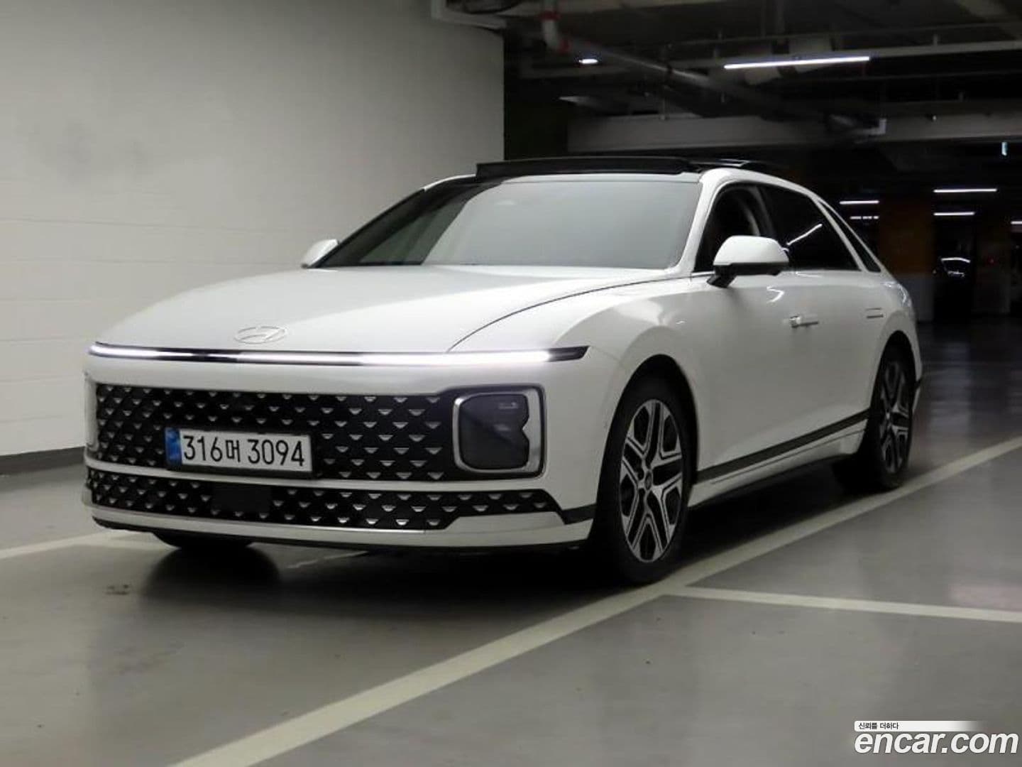 Main__Slider__Photo:Grandeur Hyundai 2023.1-0