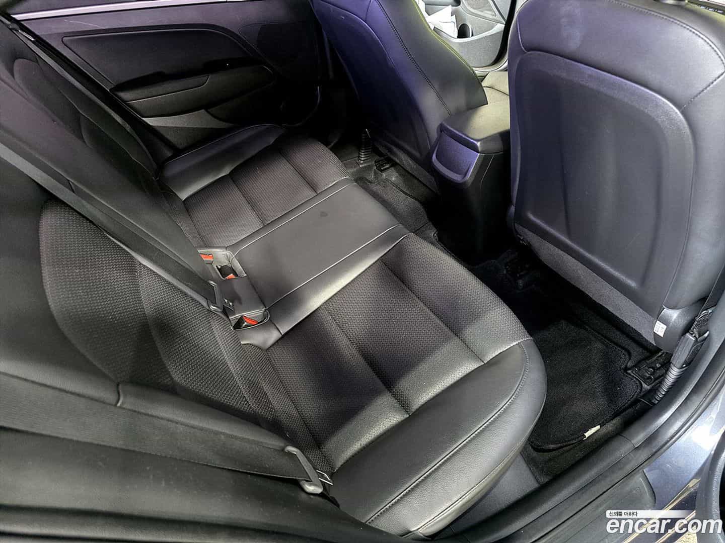 AVANTE Hyundai 2018.2-OPTION-021