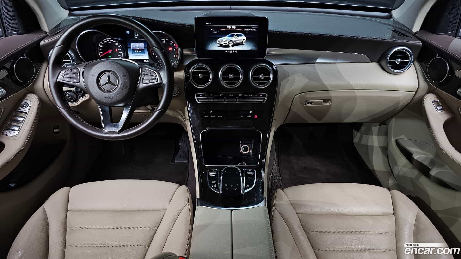 GLC-Class Mercedes-Benz 2017.0-INNER-007