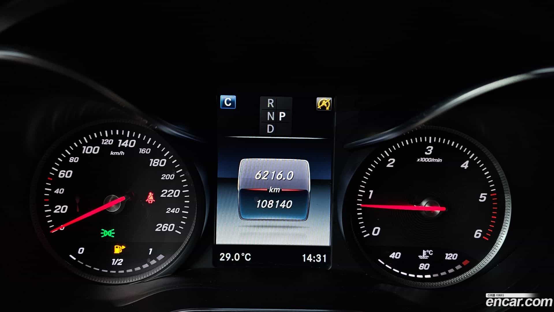 GLC-Class Mercedes-Benz 2017.0-INNER-008
