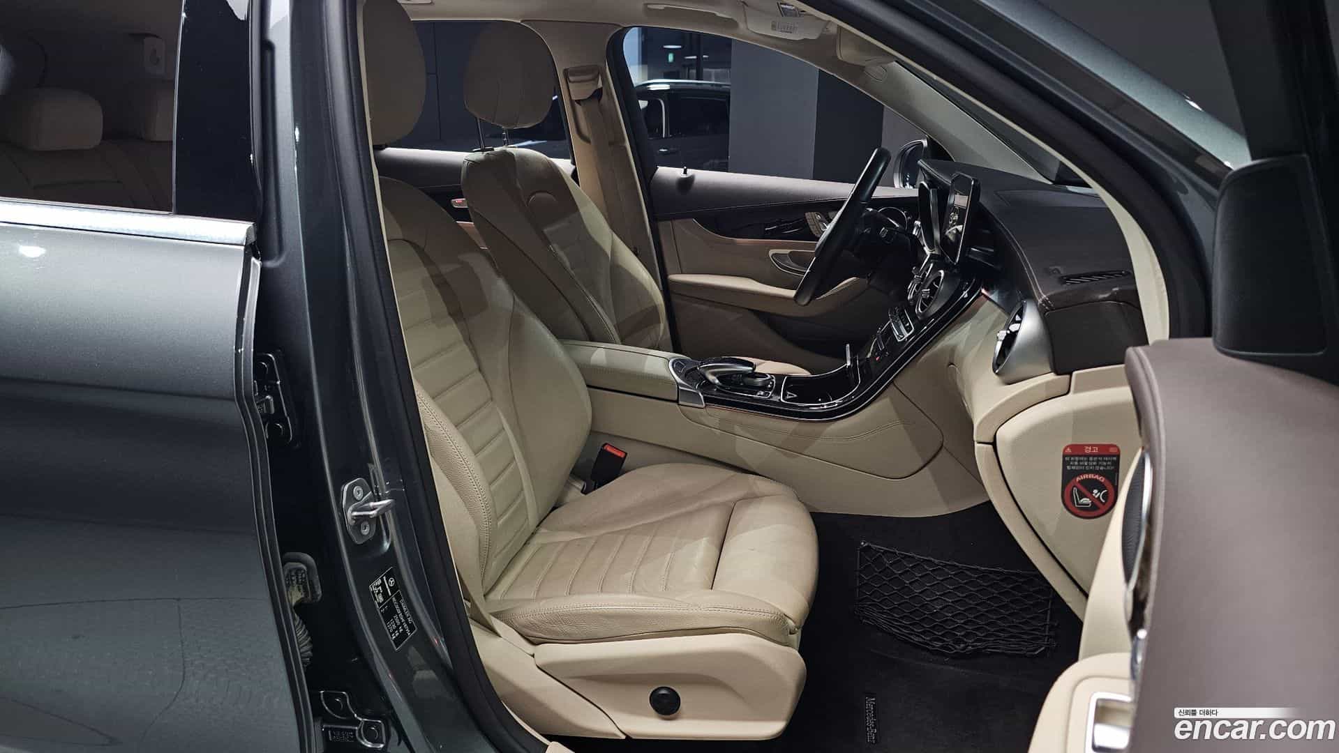 GLC-Class Mercedes-Benz 2017.0-OPTION-016