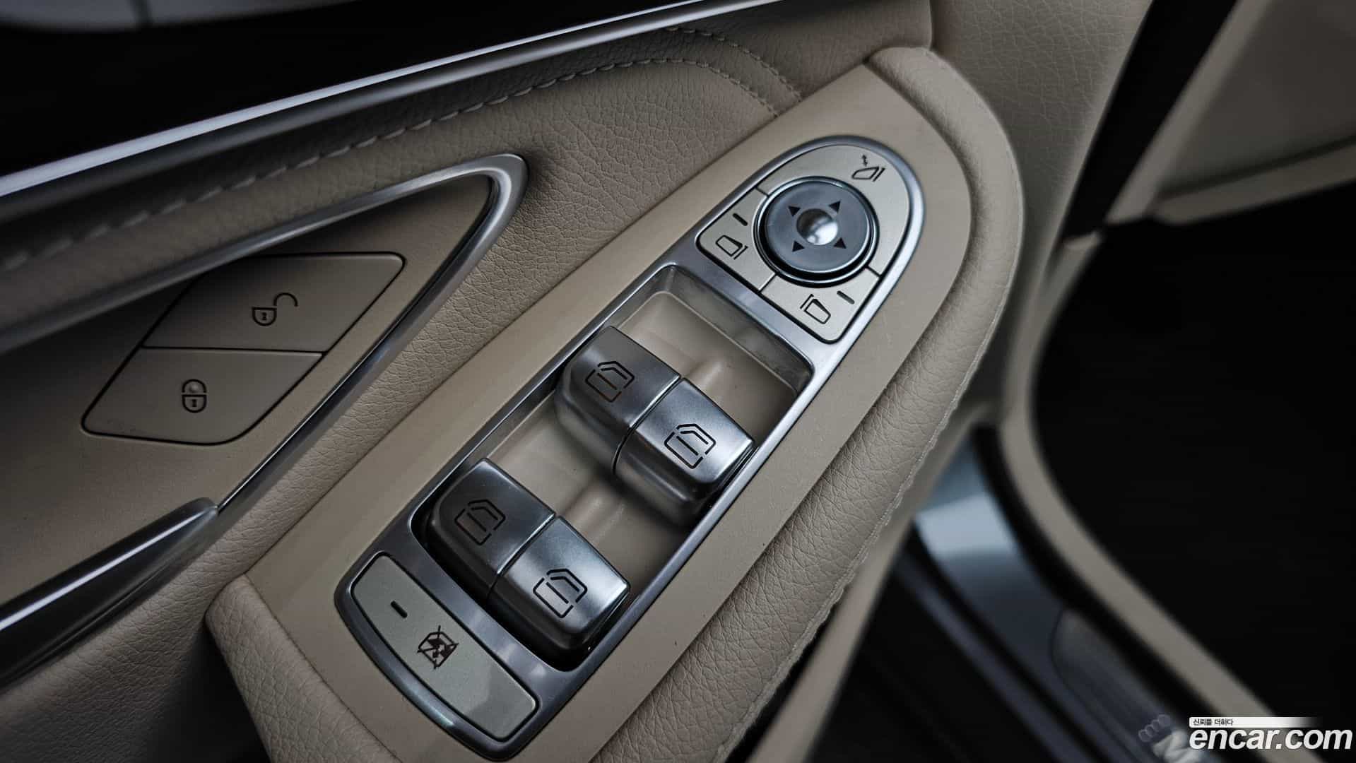 GLC-Class Mercedes-Benz 2017.0-OPTION-020
