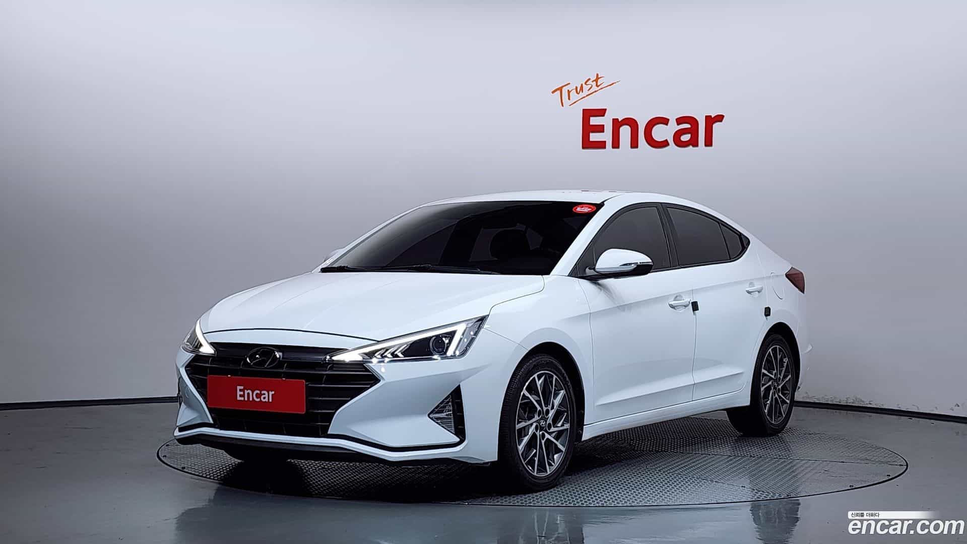 AVANTE Hyundai 2018.10-OUTER-001