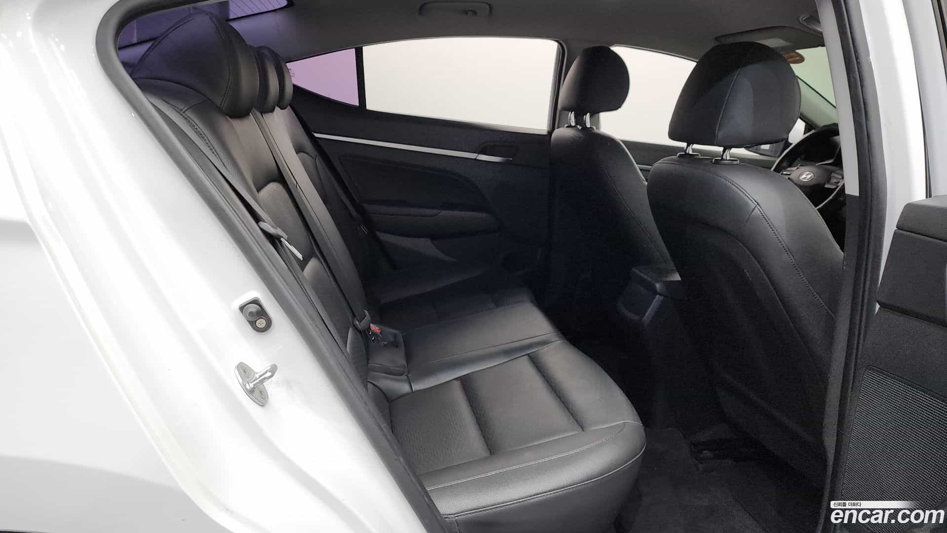 AVANTE Hyundai 2018.10-OPTION-015
