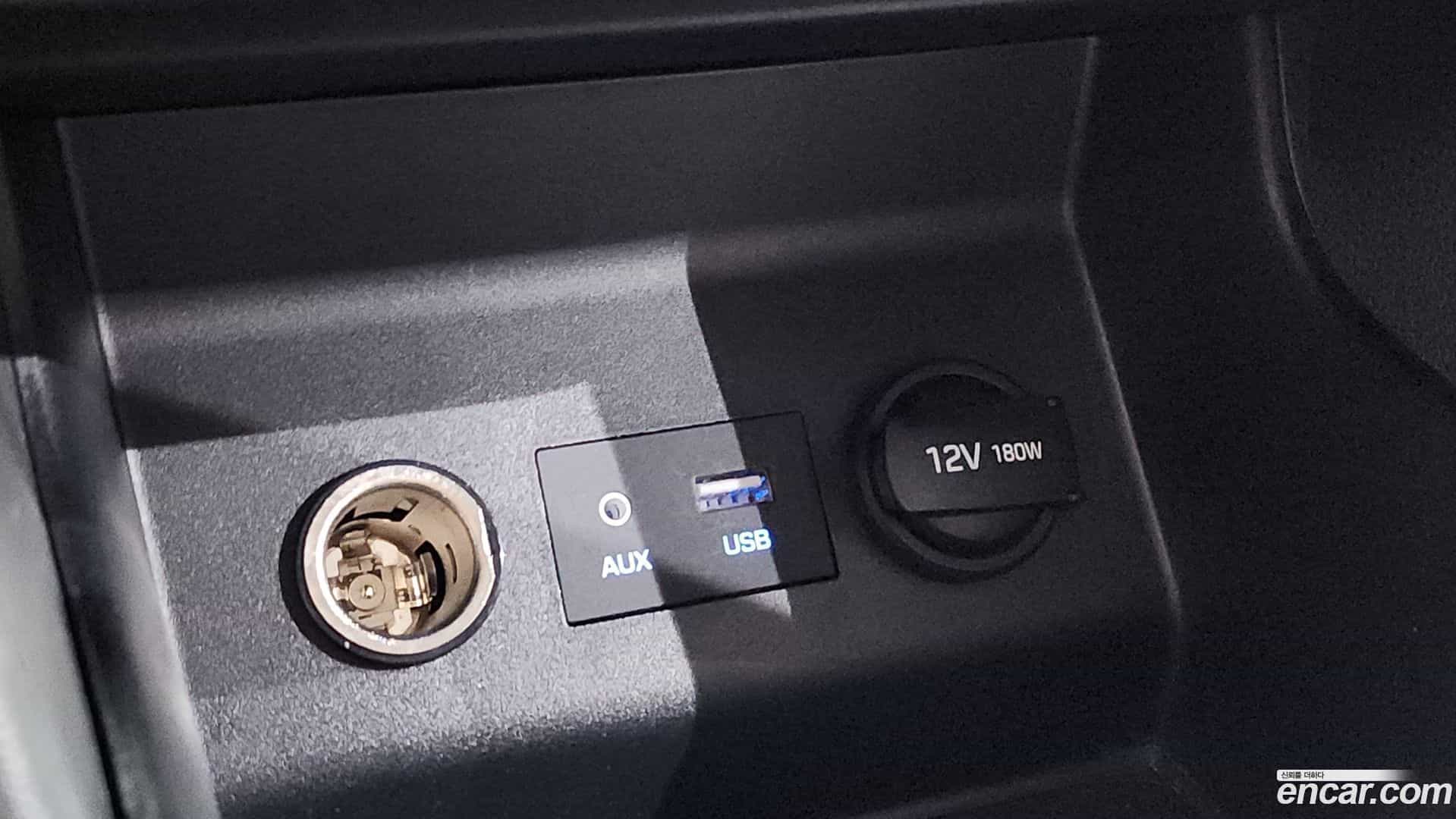 AVANTE Hyundai 2018.10-OPTION-016
