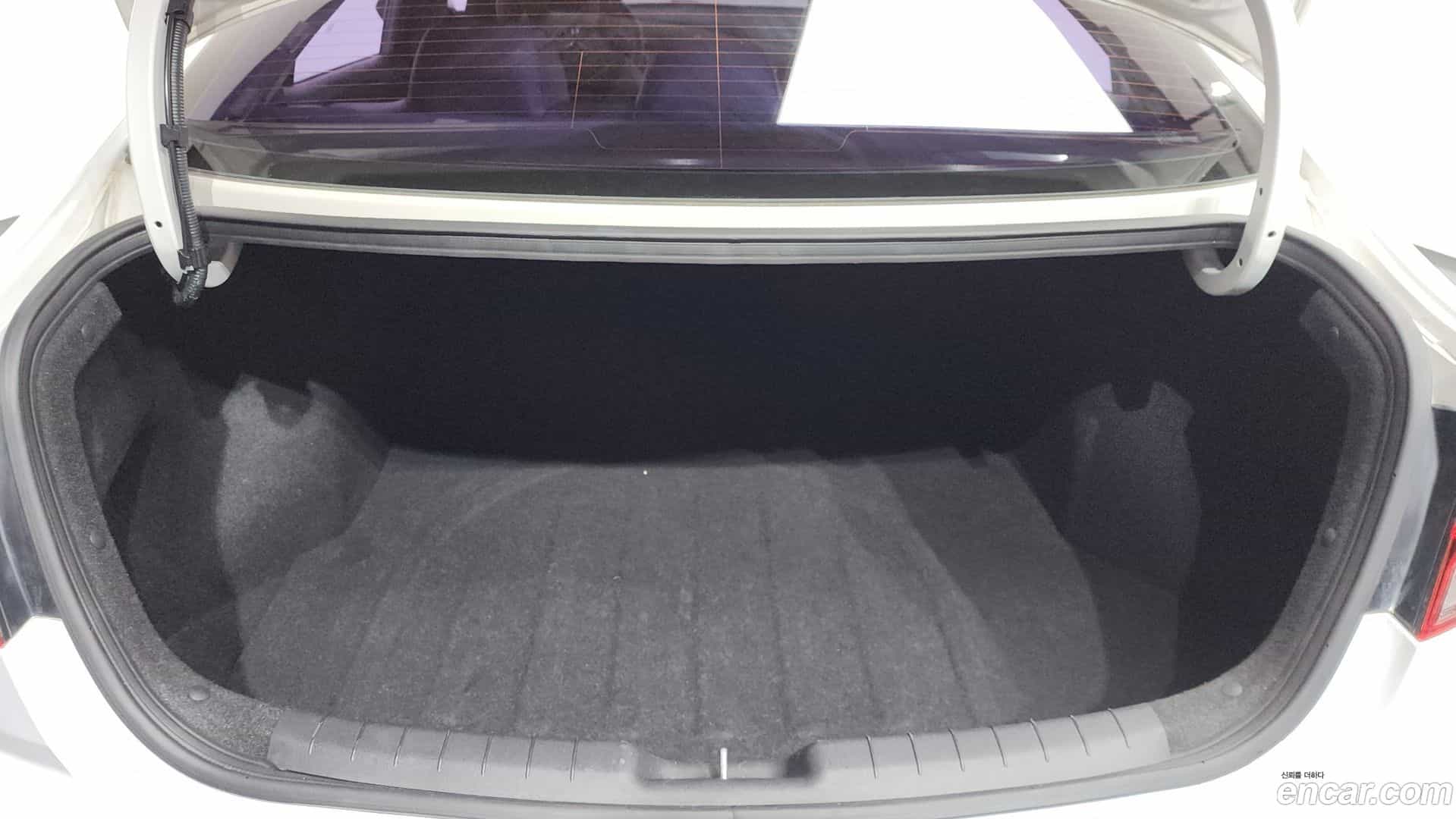 AVANTE Hyundai 2018.10-OPTION-021