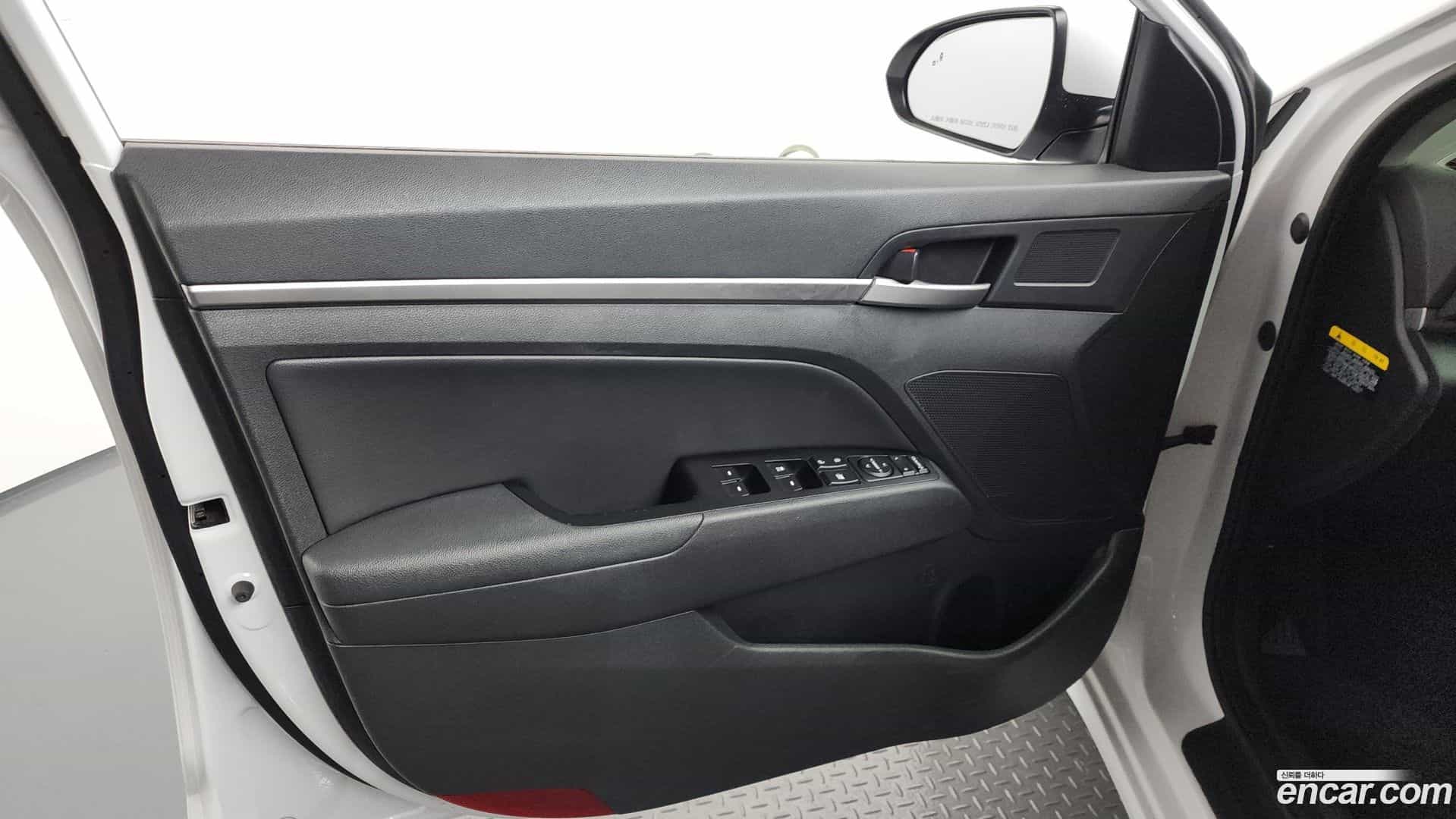 AVANTE Hyundai 2018.10-INNER-034