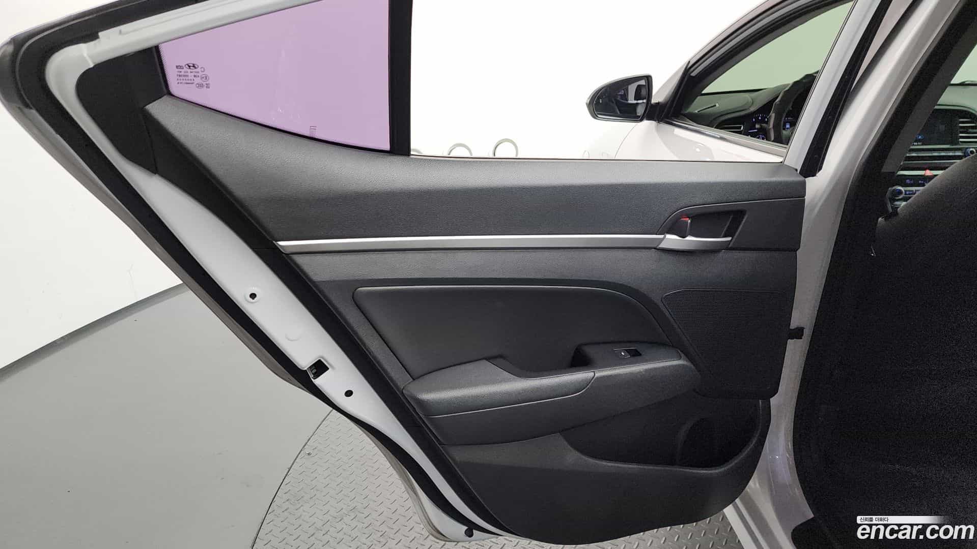 AVANTE Hyundai 2018.10-INNER-035