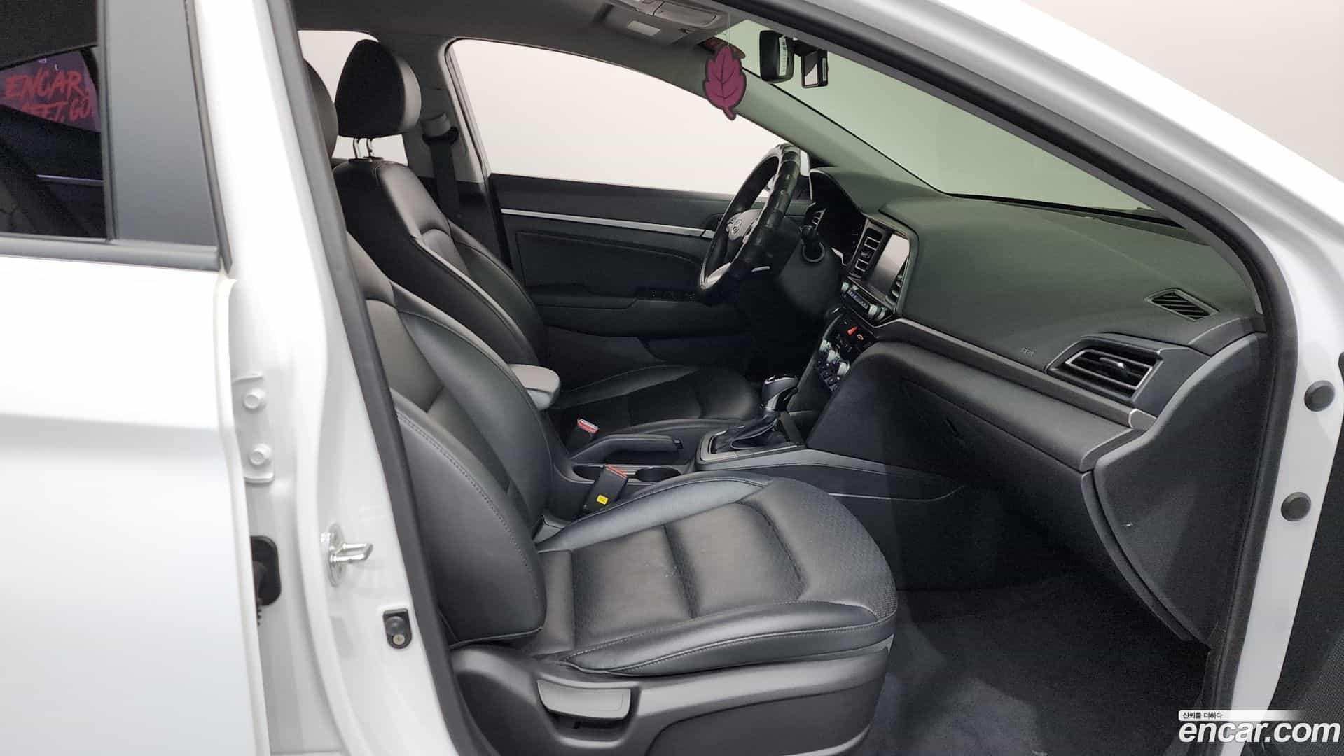 AVANTE Hyundai 2018.10-INNER-036