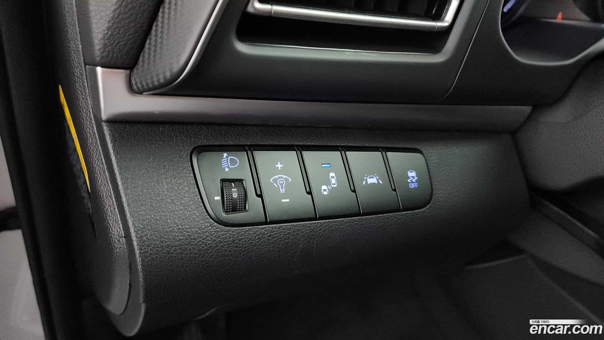 AVANTE Hyundai 2018.10-OPTION-040