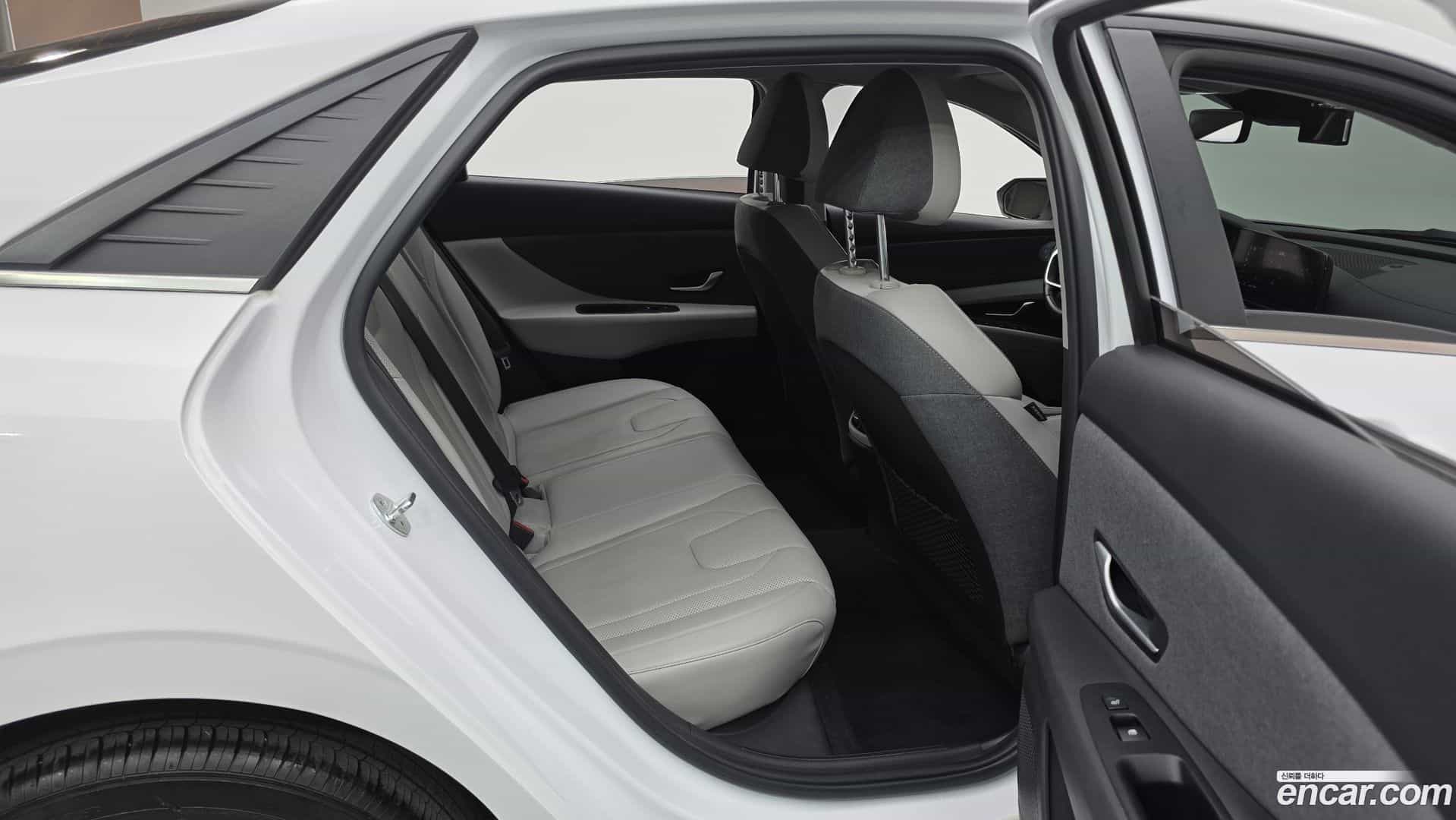 AVANTE Hyundai 2021.5-OPTION-015