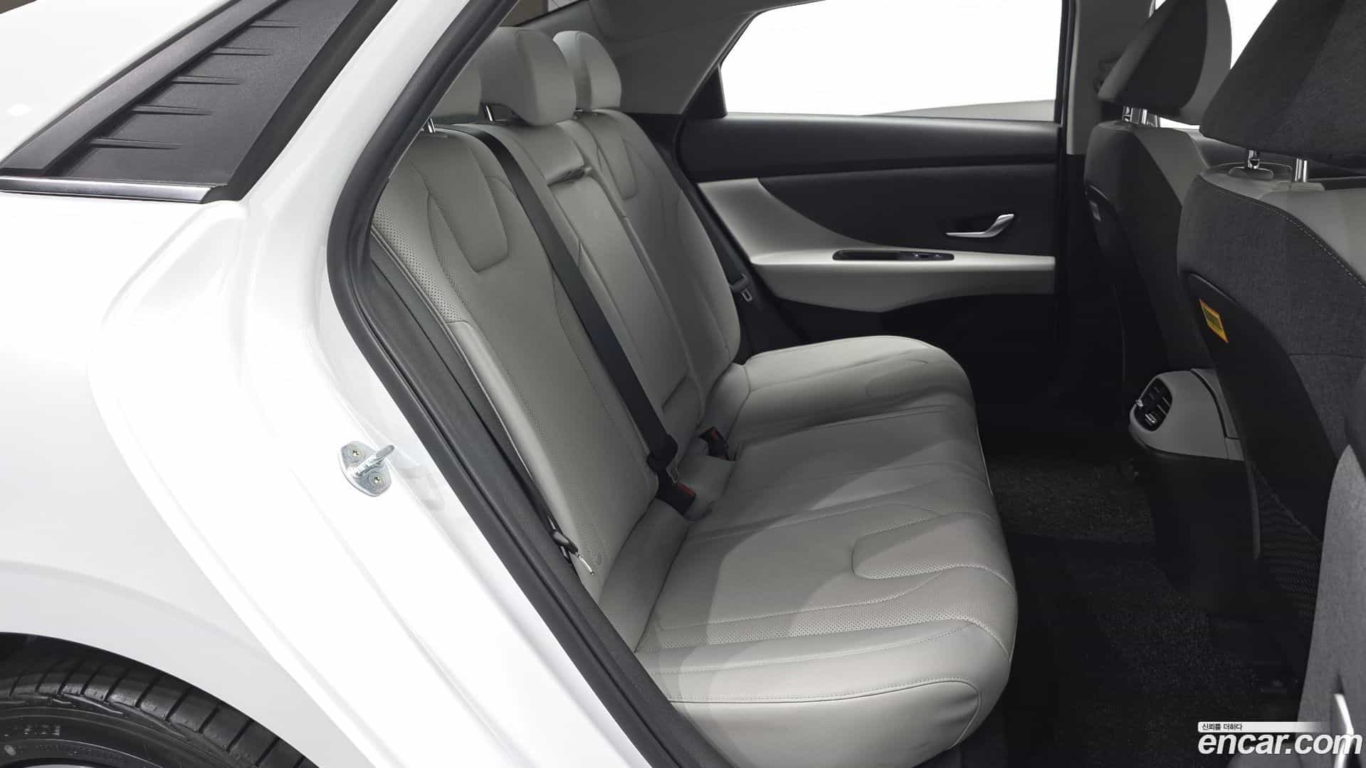 AVANTE Hyundai 2022.4-OPTION-015