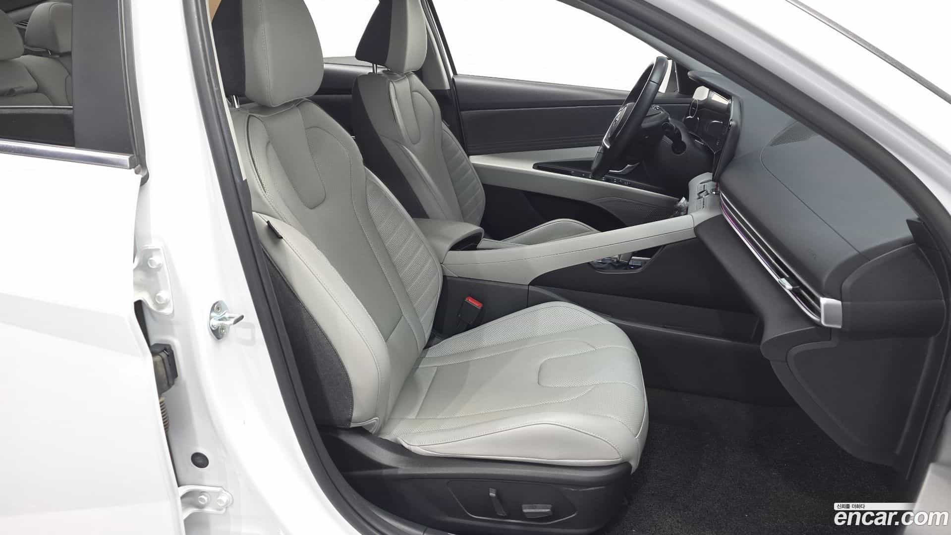 AVANTE Hyundai 2022.4-OPTION-016