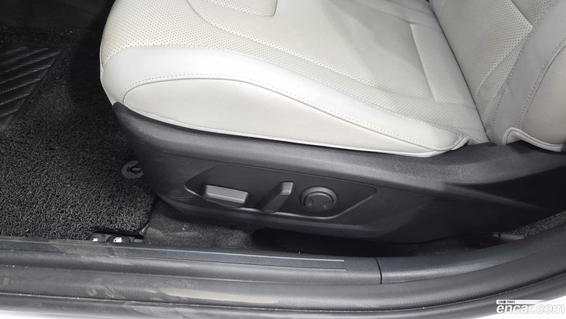 AVANTE Hyundai 2022.4-OPTION-041