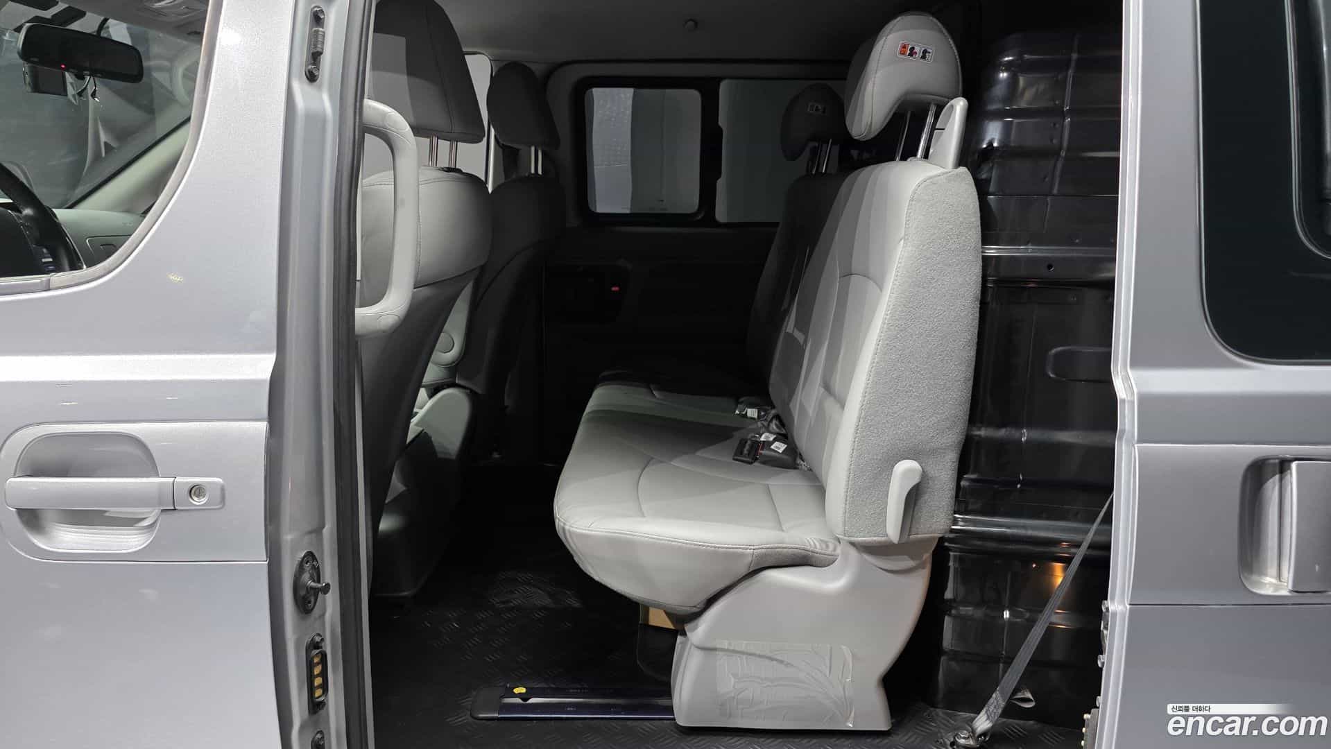 Starex Hyundai 2020.8-OPTION-016
