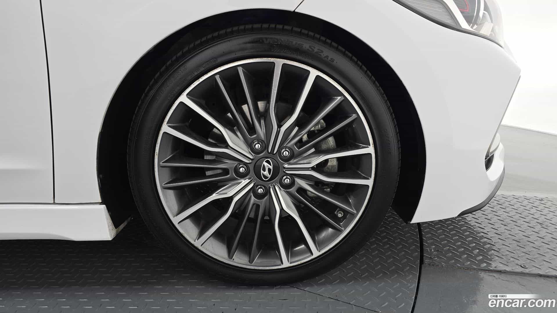 AVANTE Hyundai 2017.5-OUTER-031