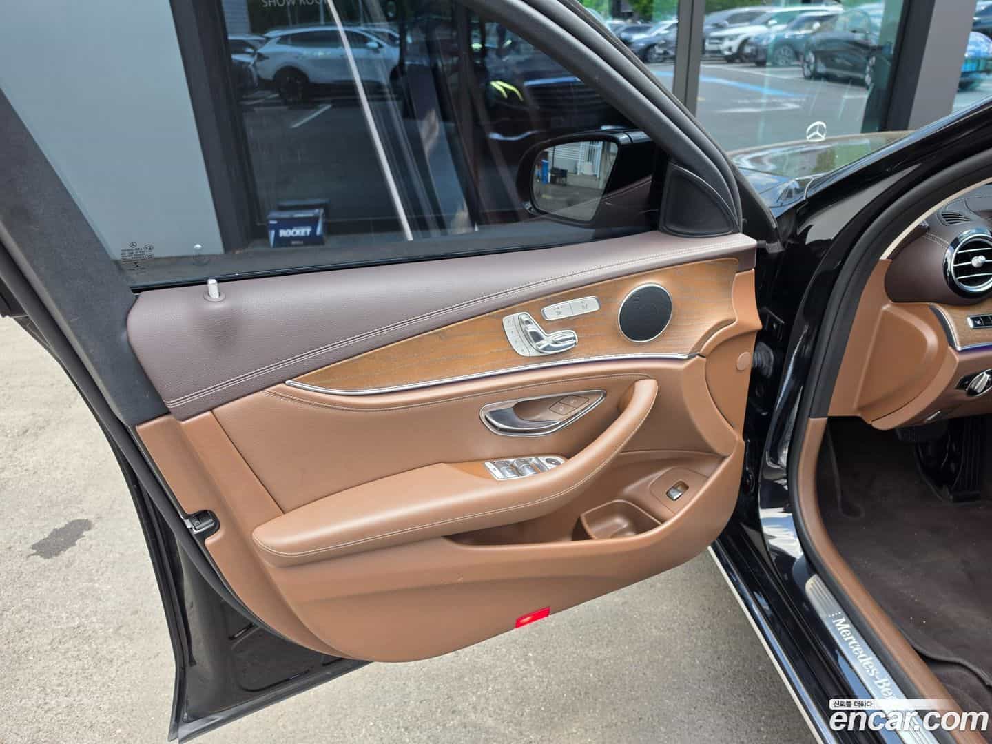 E-Class Mercedes-Benz 2017.8-OPTION-015