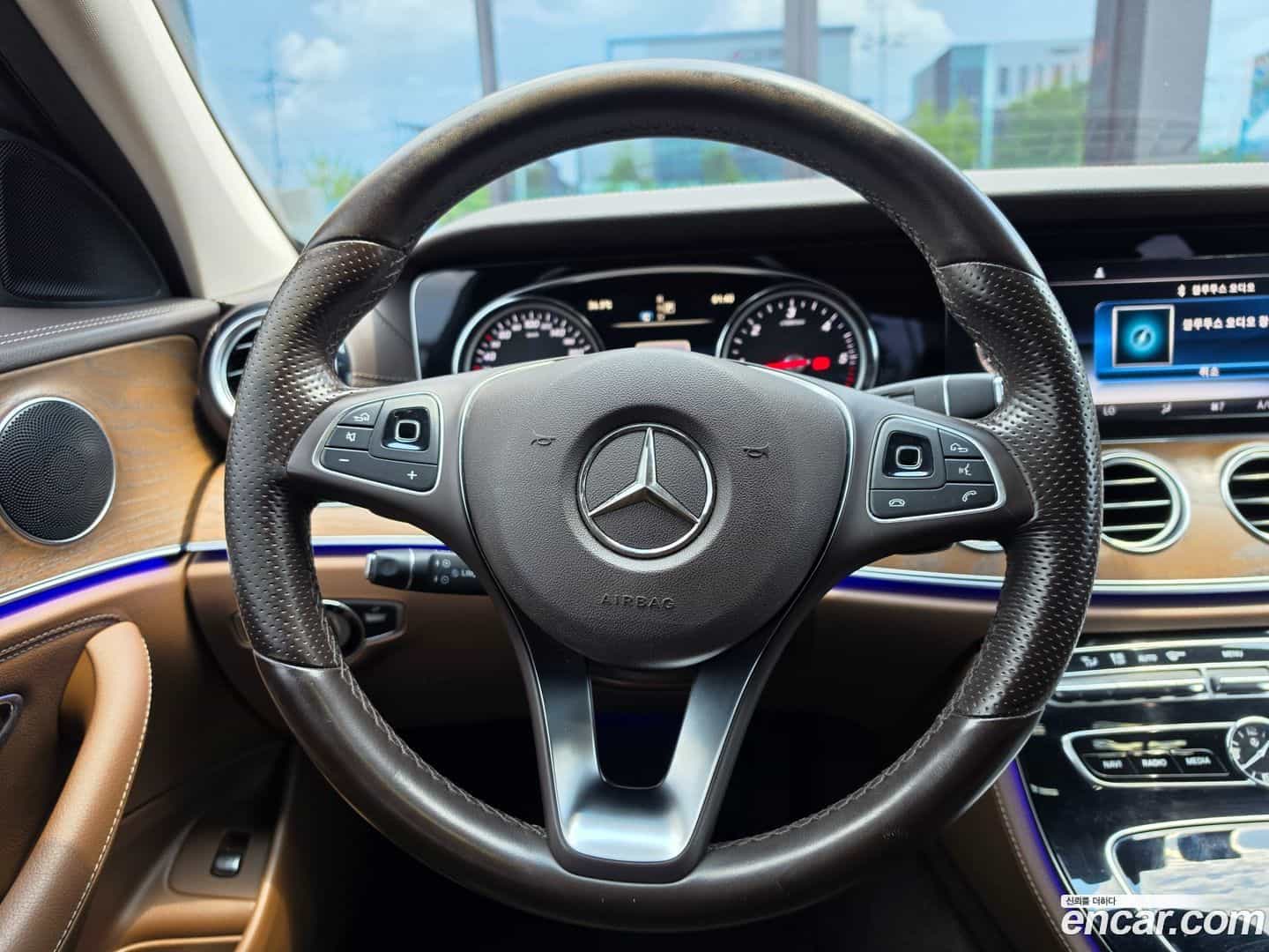 E-Class Mercedes-Benz 2017.8-OPTION-017