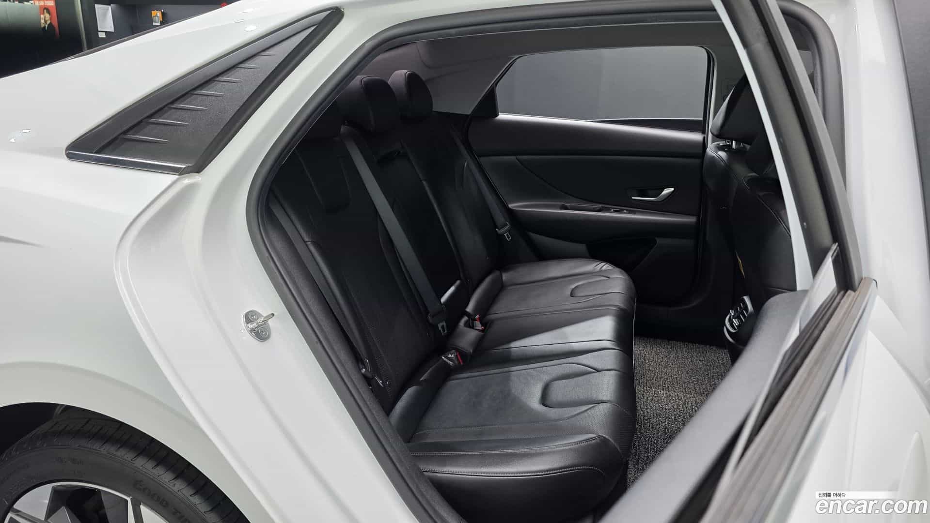 AVANTE Hyundai 2022.4-OPTION-015