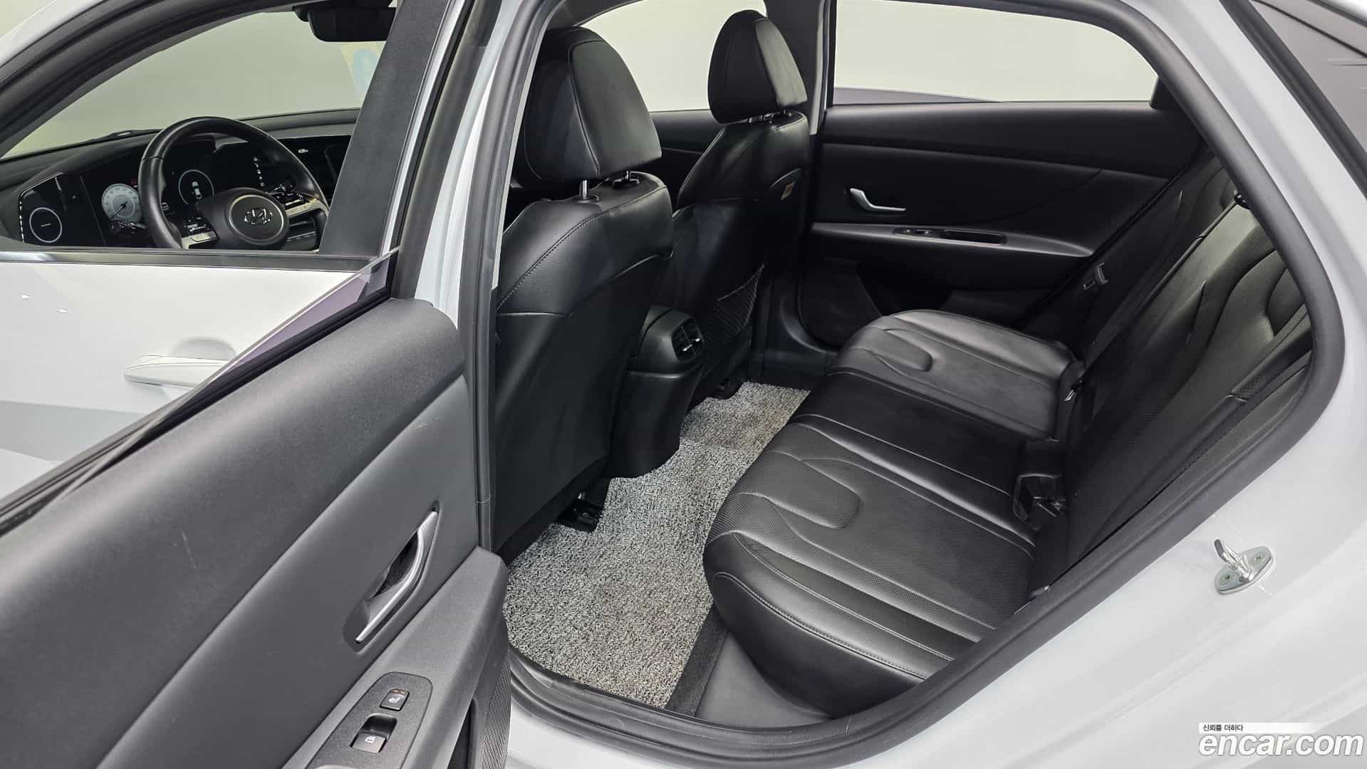 AVANTE Hyundai 2022.4-OPTION-016