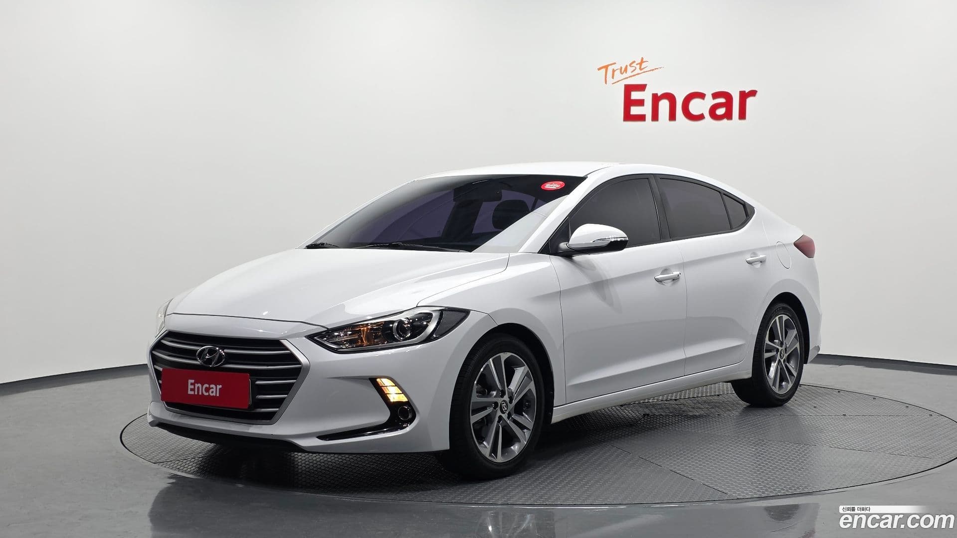Main__Slider__Photo:AVANTE Hyundai 2017.6-0
