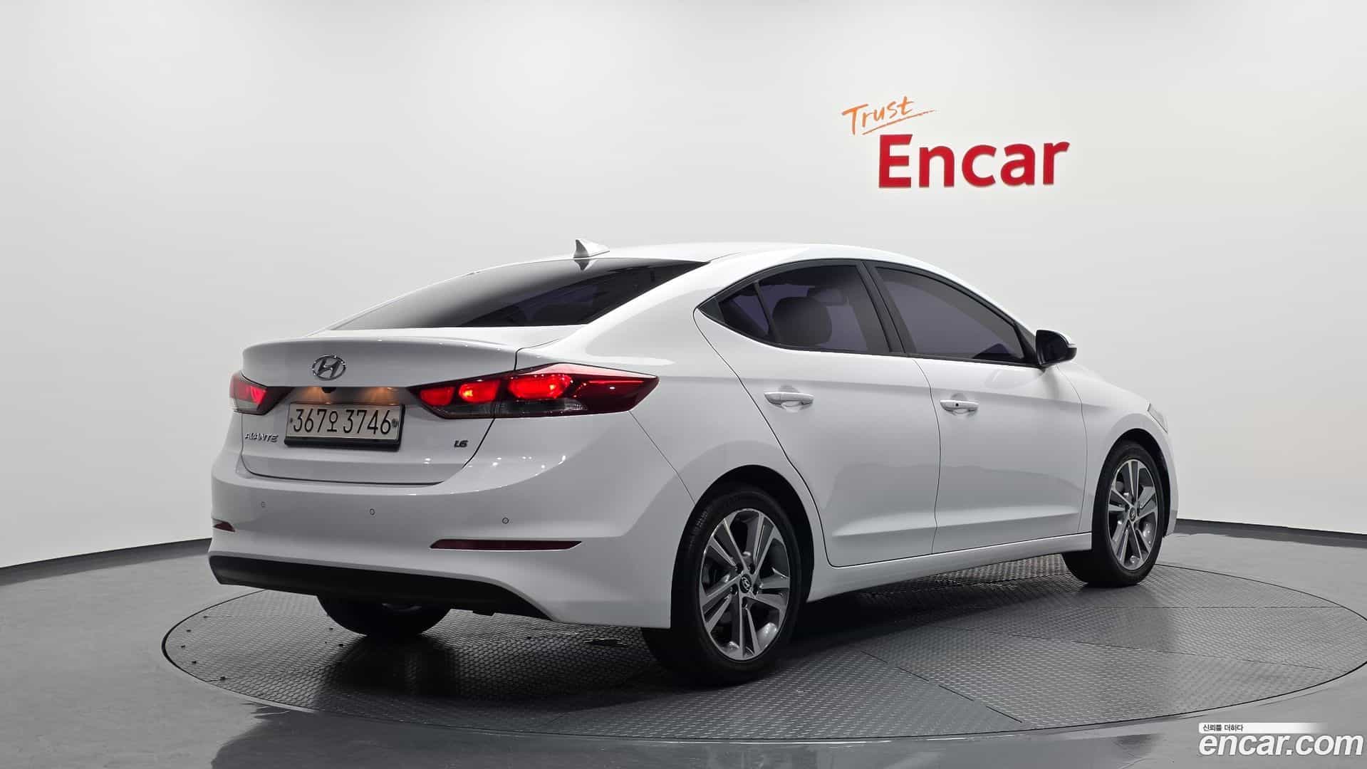AVANTE Hyundai 2017.6-OUTER-002
