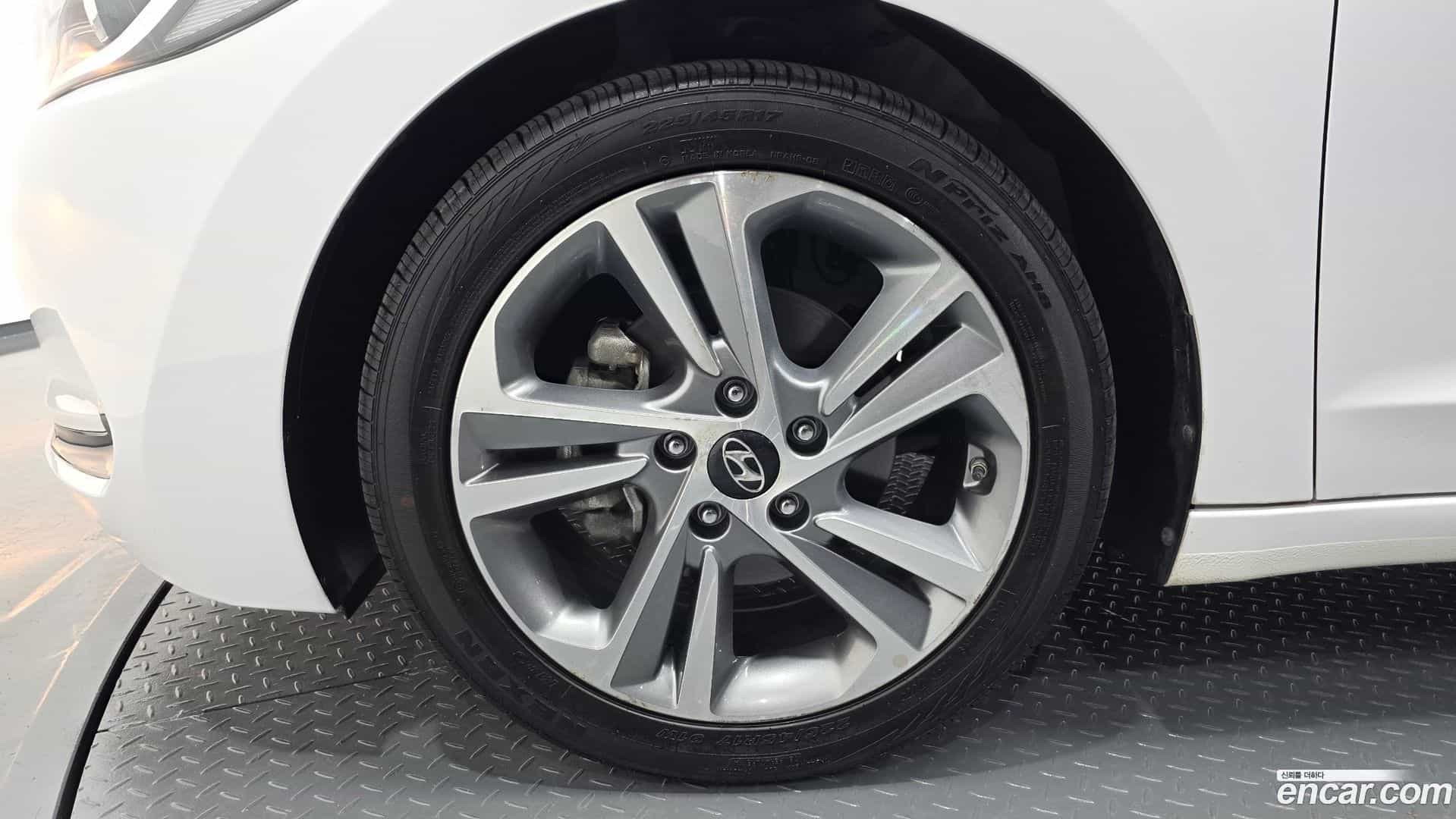 AVANTE Hyundai 2017.6-OUTER-005