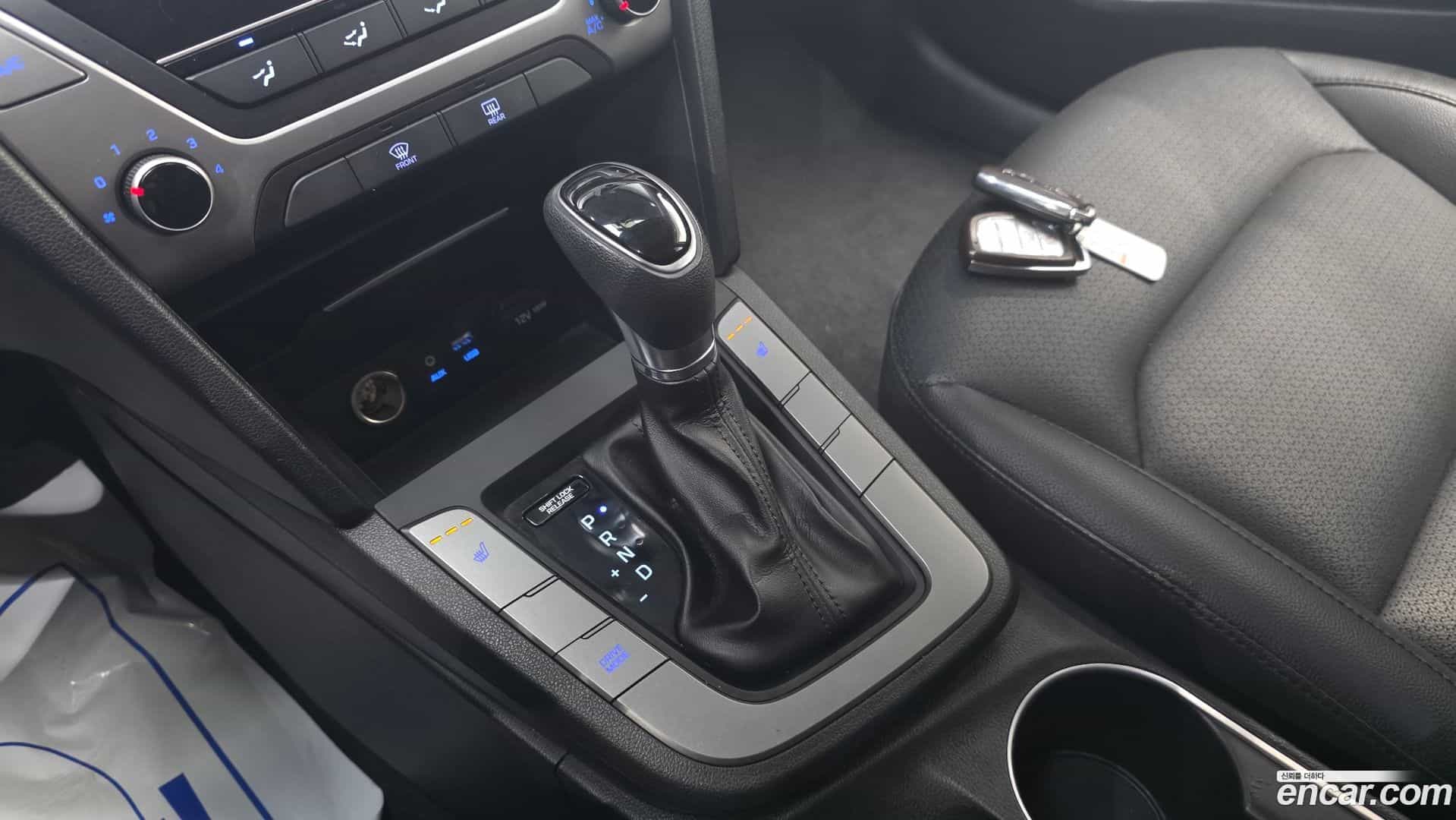 AVANTE Hyundai 2017.6-INNER-009