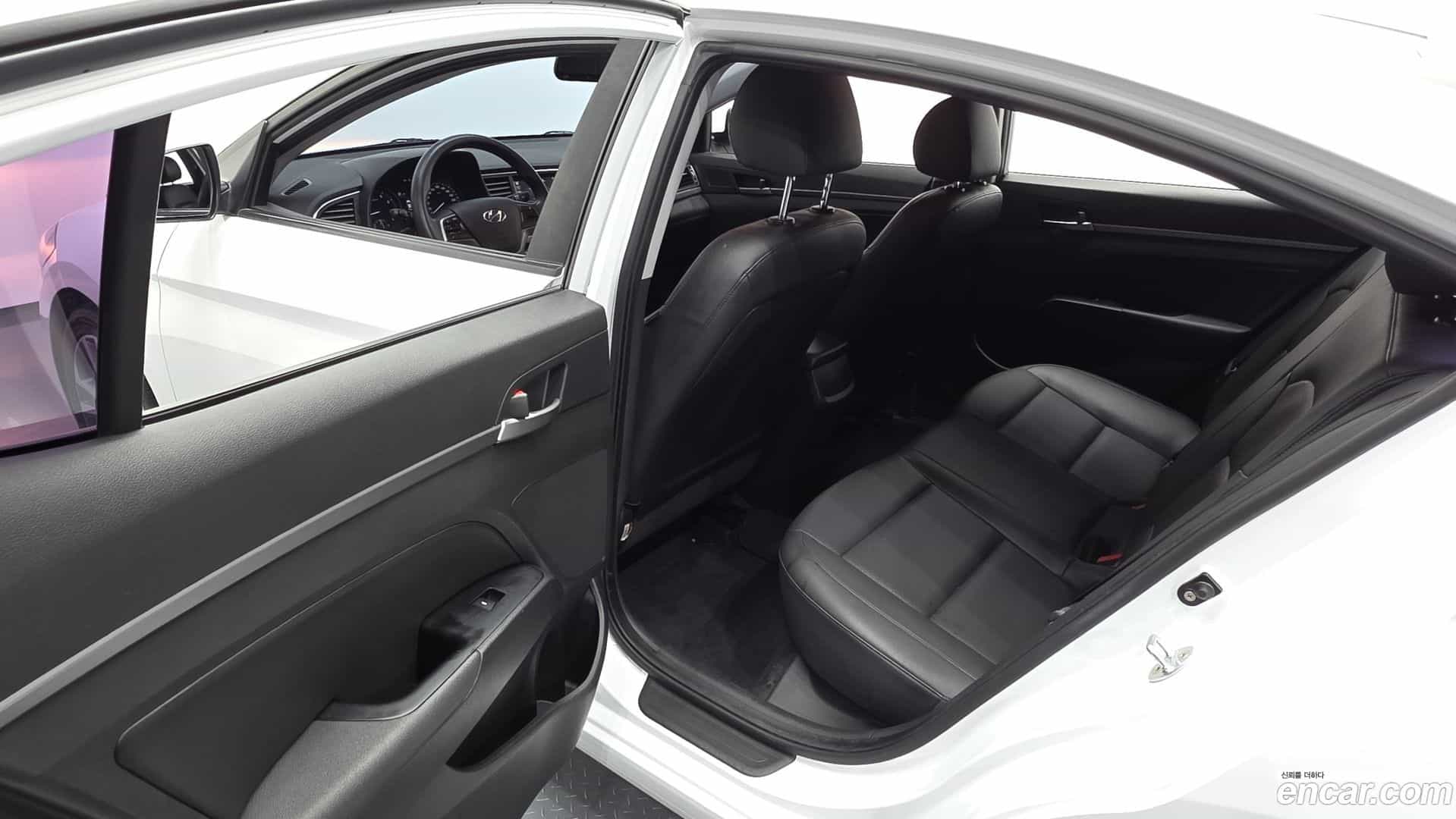 AVANTE Hyundai 2017.6-OPTION-016