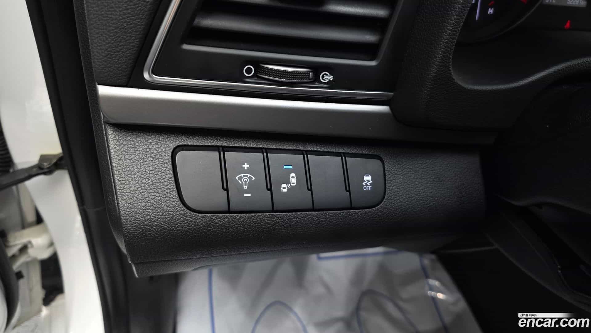 AVANTE Hyundai 2017.6-OPTION-024