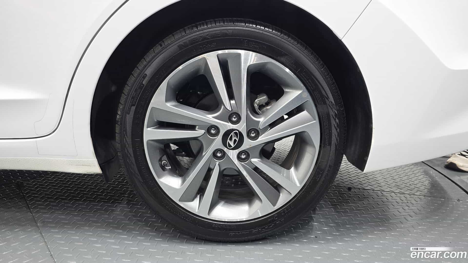 AVANTE Hyundai 2017.6-OUTER-031