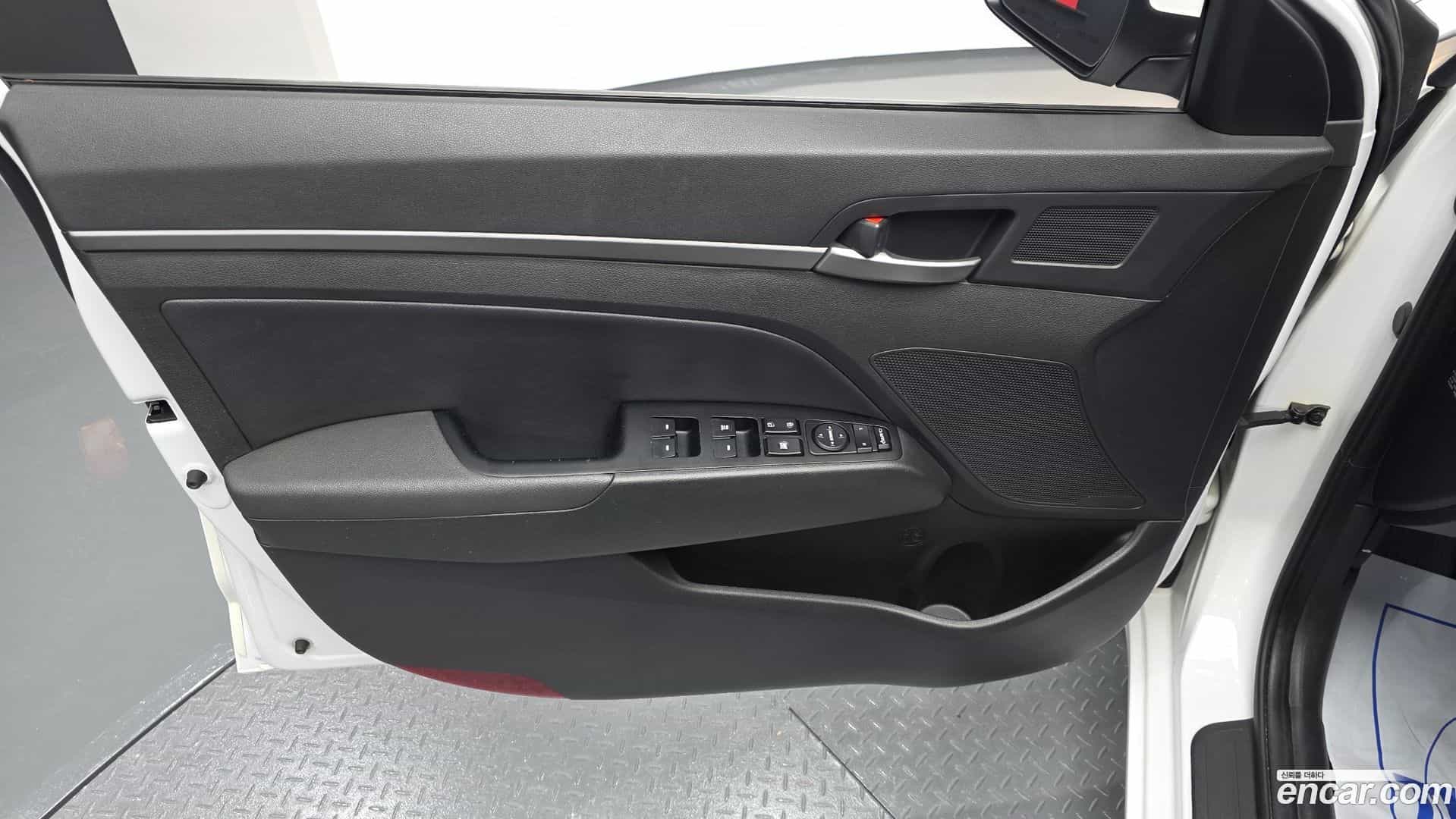 AVANTE Hyundai 2017.6-INNER-034