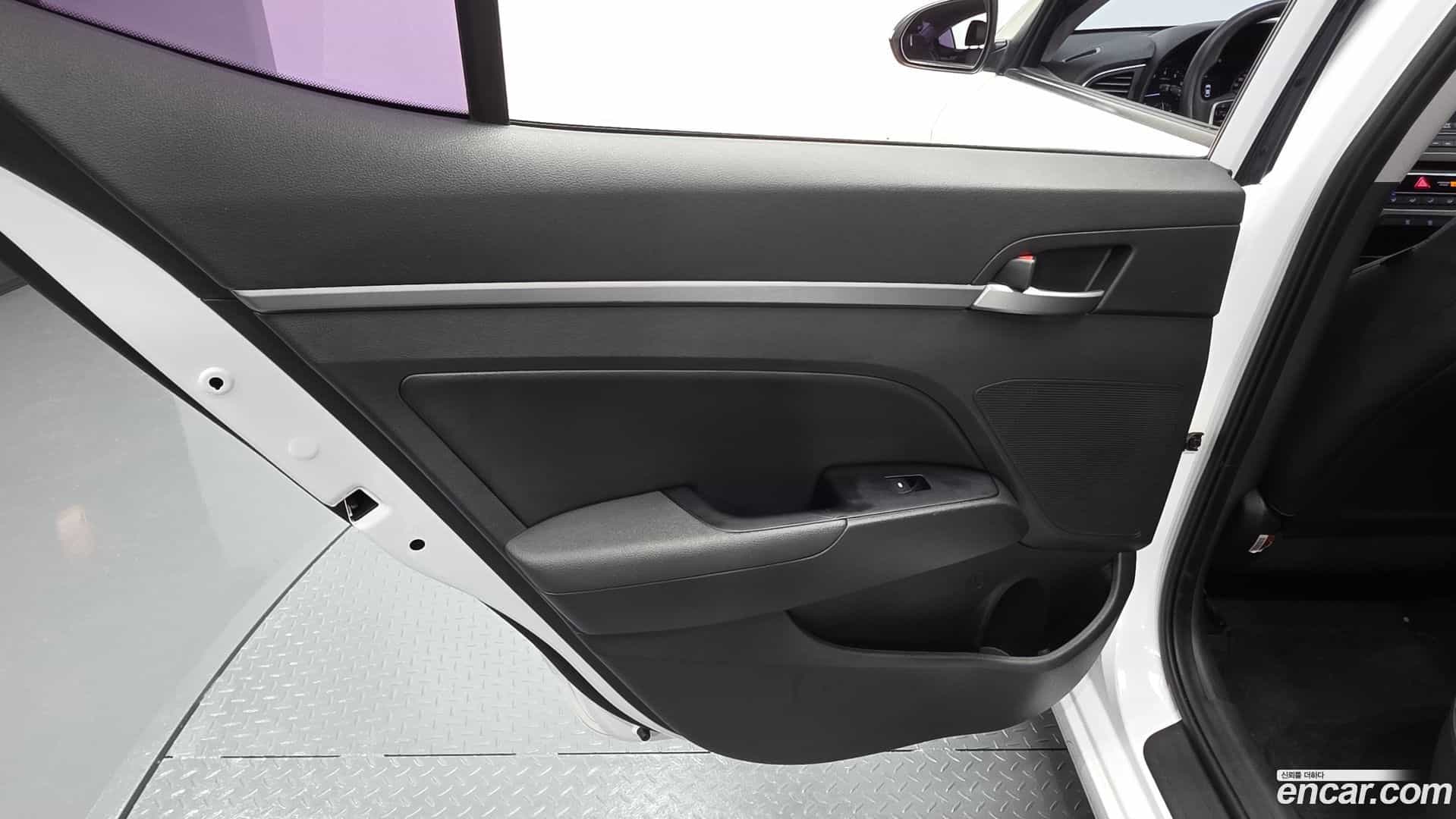 AVANTE Hyundai 2017.6-INNER-035