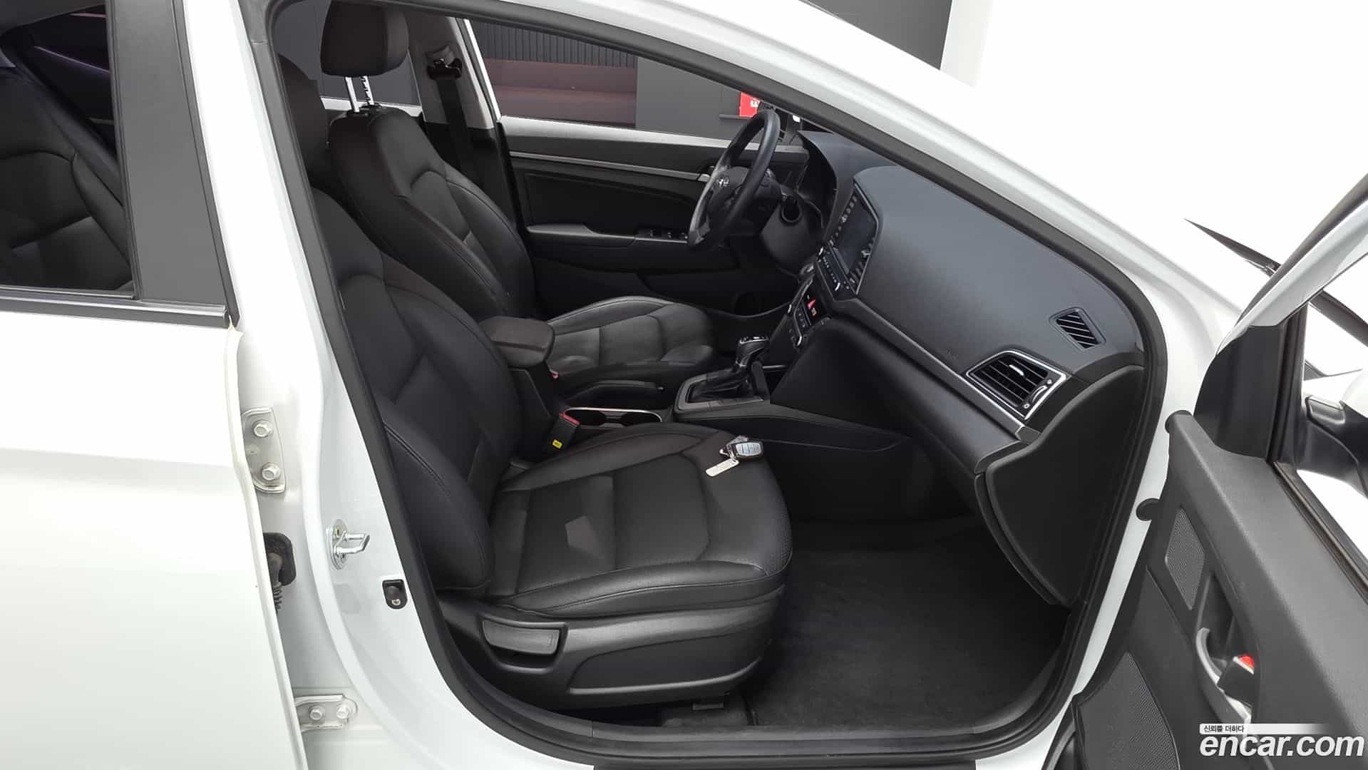 AVANTE Hyundai 2017.6-INNER-036