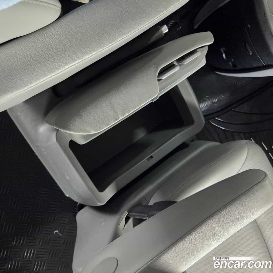Starex Hyundai 2018.9-OPTION-024