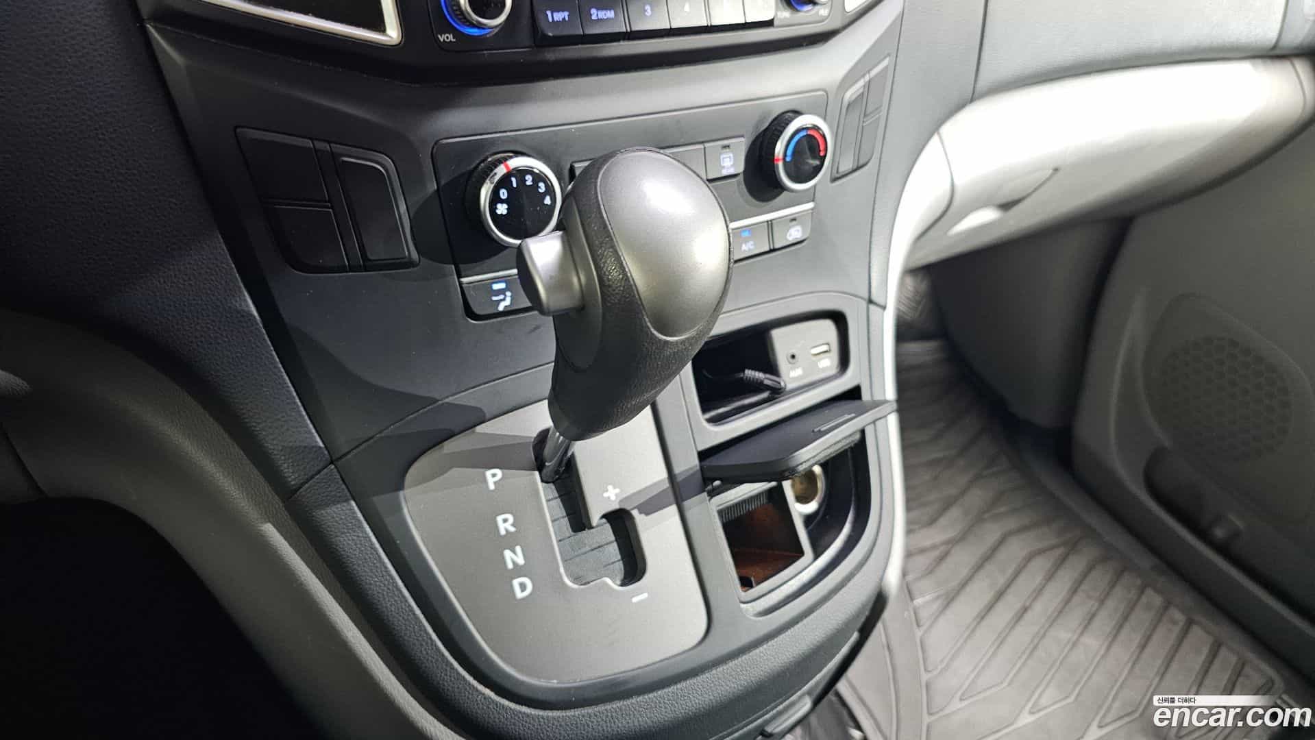 Starex Hyundai 2019.6-INNER-009